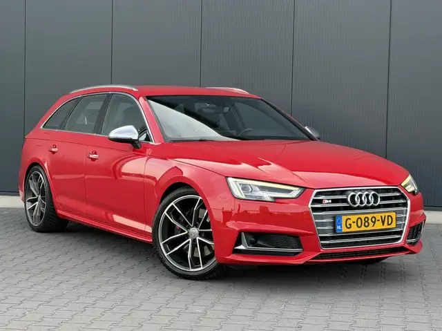 Audi S4 view 2