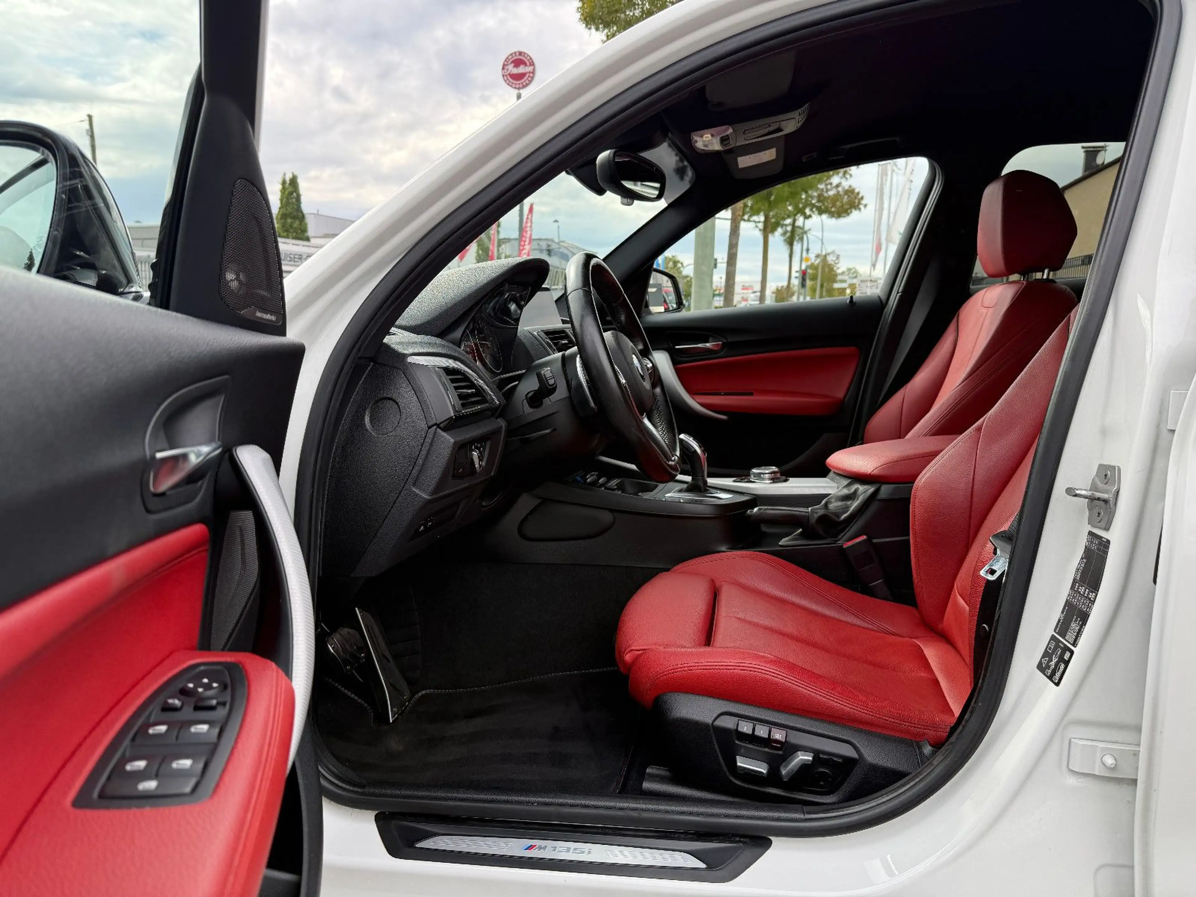BMW 135 i xDrive Sport-Aut HK M-P.-AGA FINANZIERUNG — photo 9