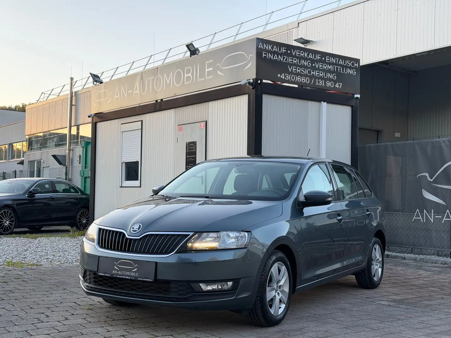 Skoda Rapid/Spaceback 1,0 TSI Finanzierung möglich Grau - 1