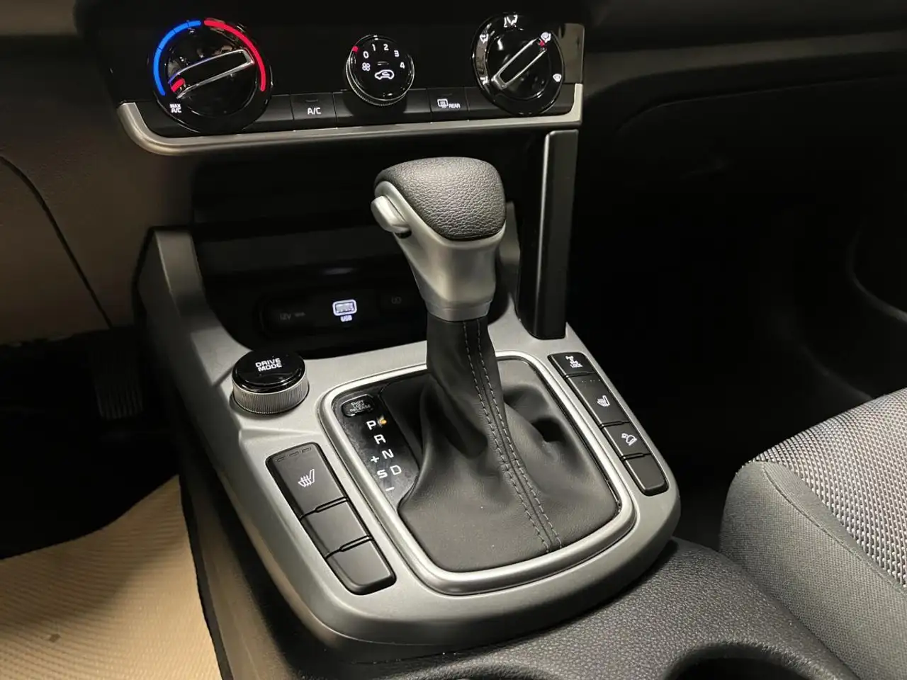 Kia Seltos снимка Kia Seltos
