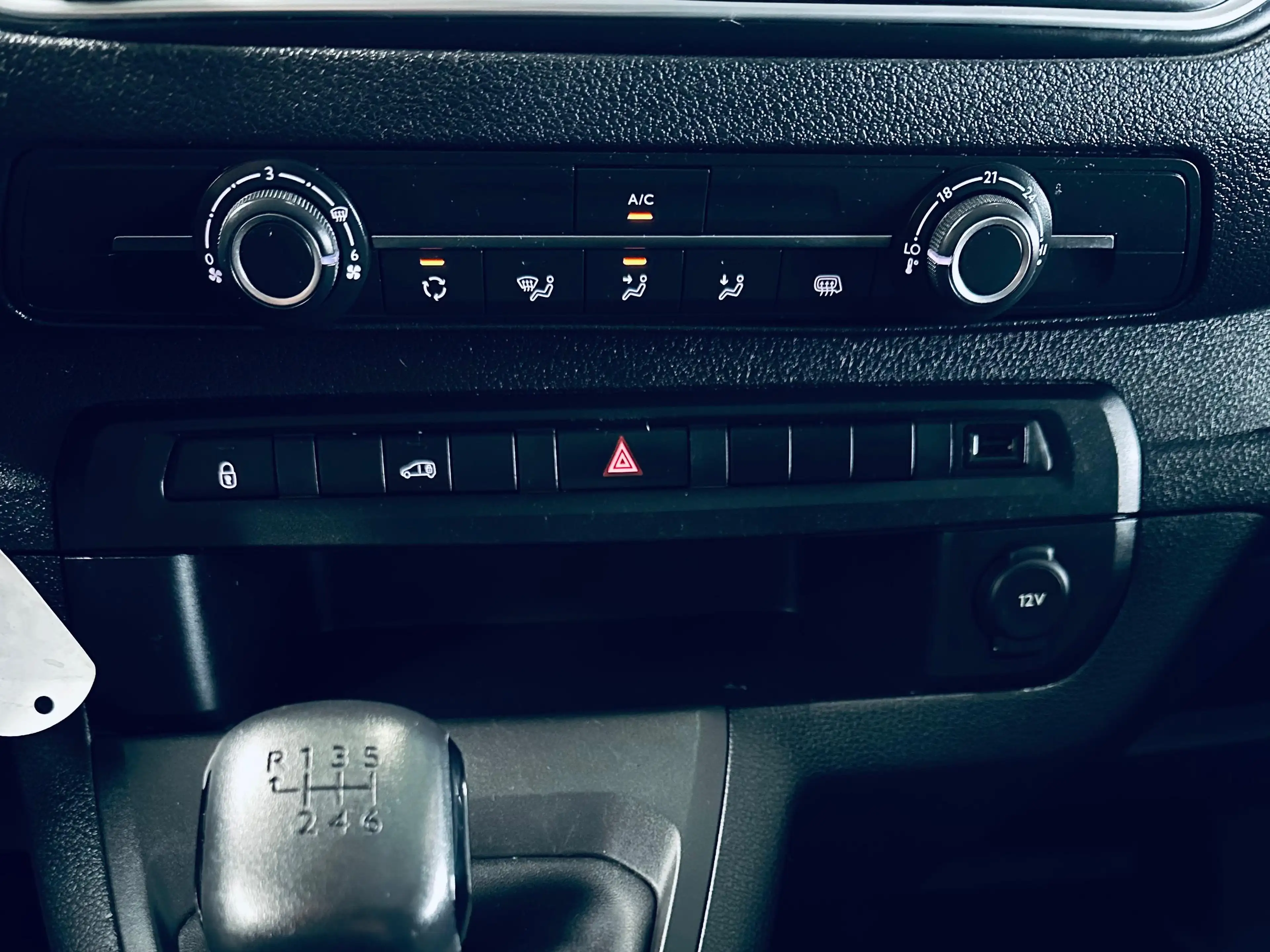 Peugeot Expert 2.0 BlueHDi L2 — photo 8