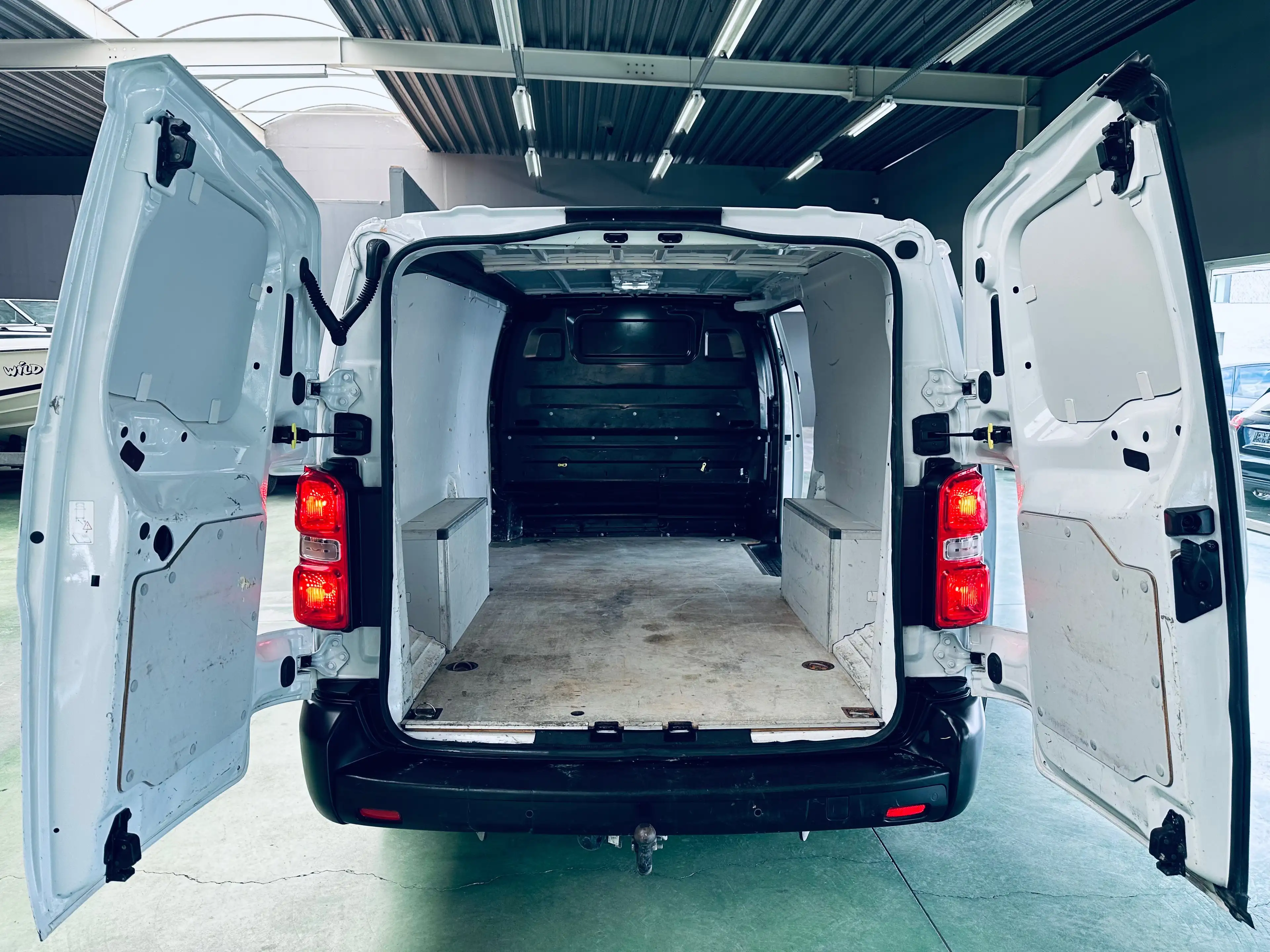 Peugeot Expert 2.0 BlueHDi L2 — photo 14