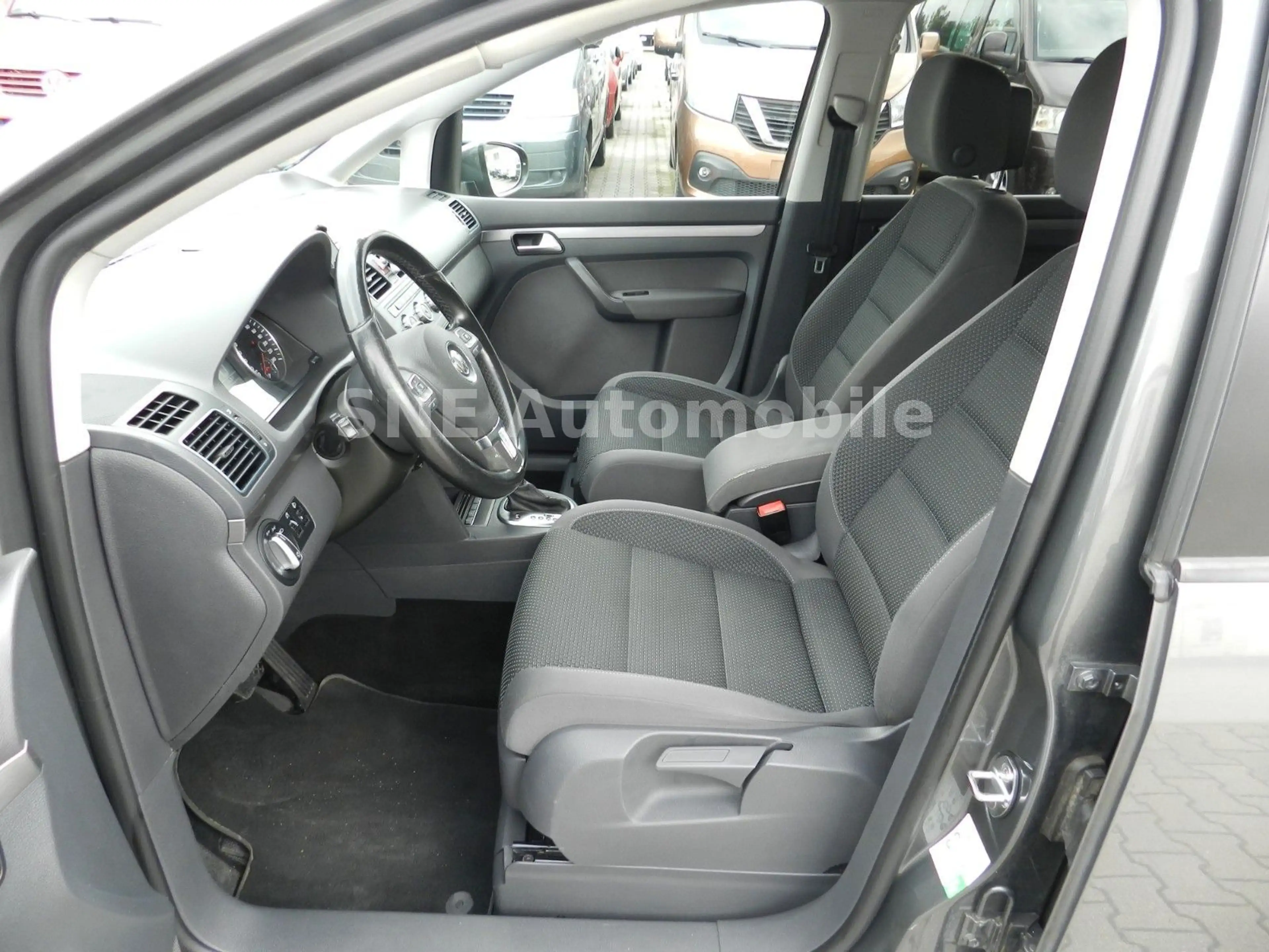 Volkswagen Touran Comfortline BMT — photo 11