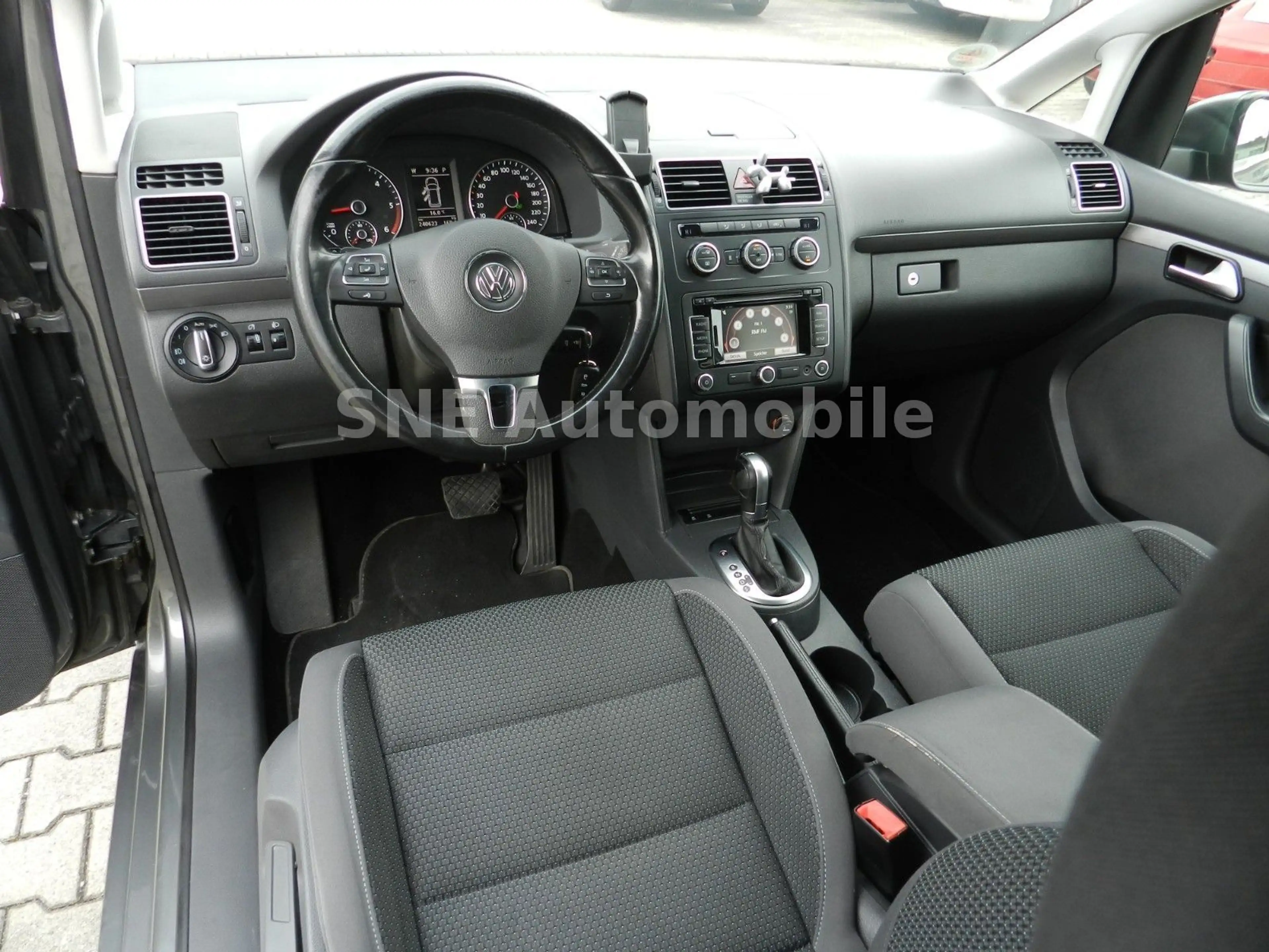 Volkswagen Touran Comfortline BMT — photo 9