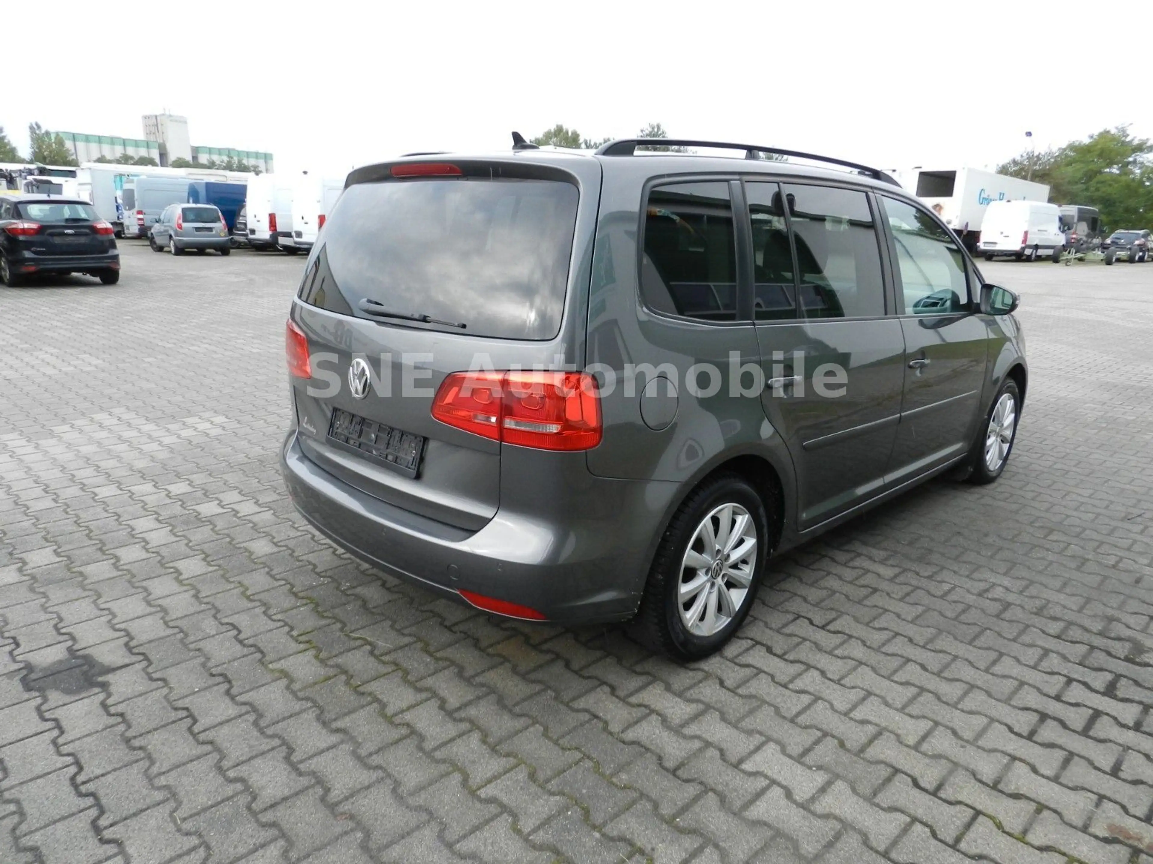 Volkswagen Touran Comfortline BMT — photo 6