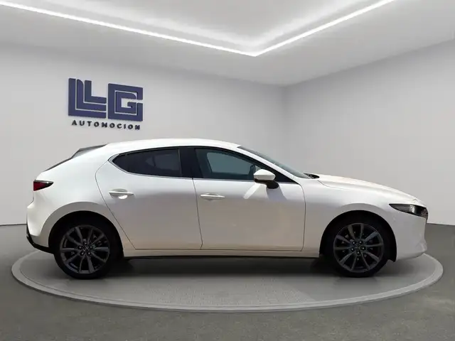 Mazda Mazda3 view 4