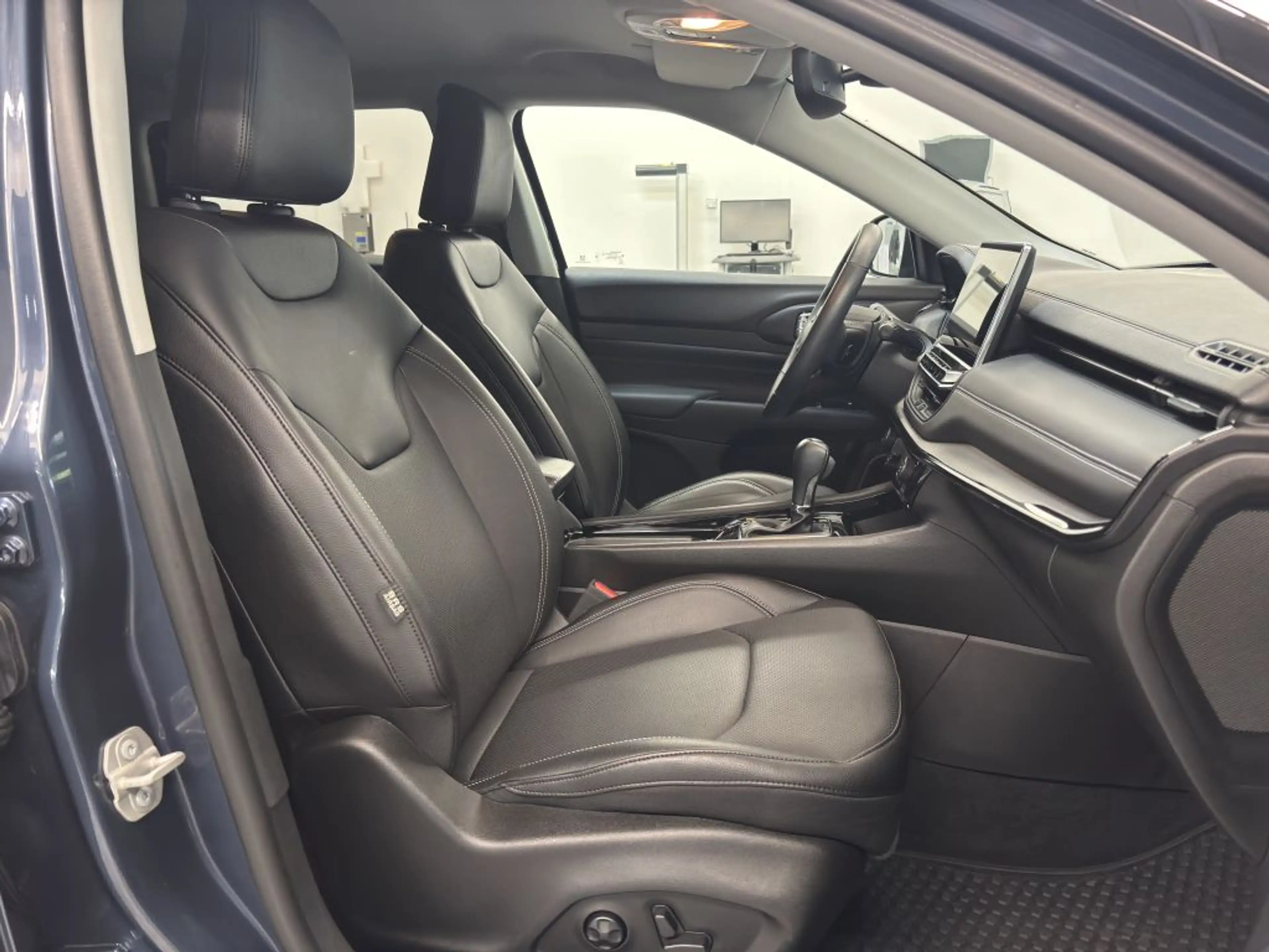 Jeep Compass 1.5 GSE T4 48V e-Hybrid AUTOMATIK S WINTER-Pkt. PD — photo 3
