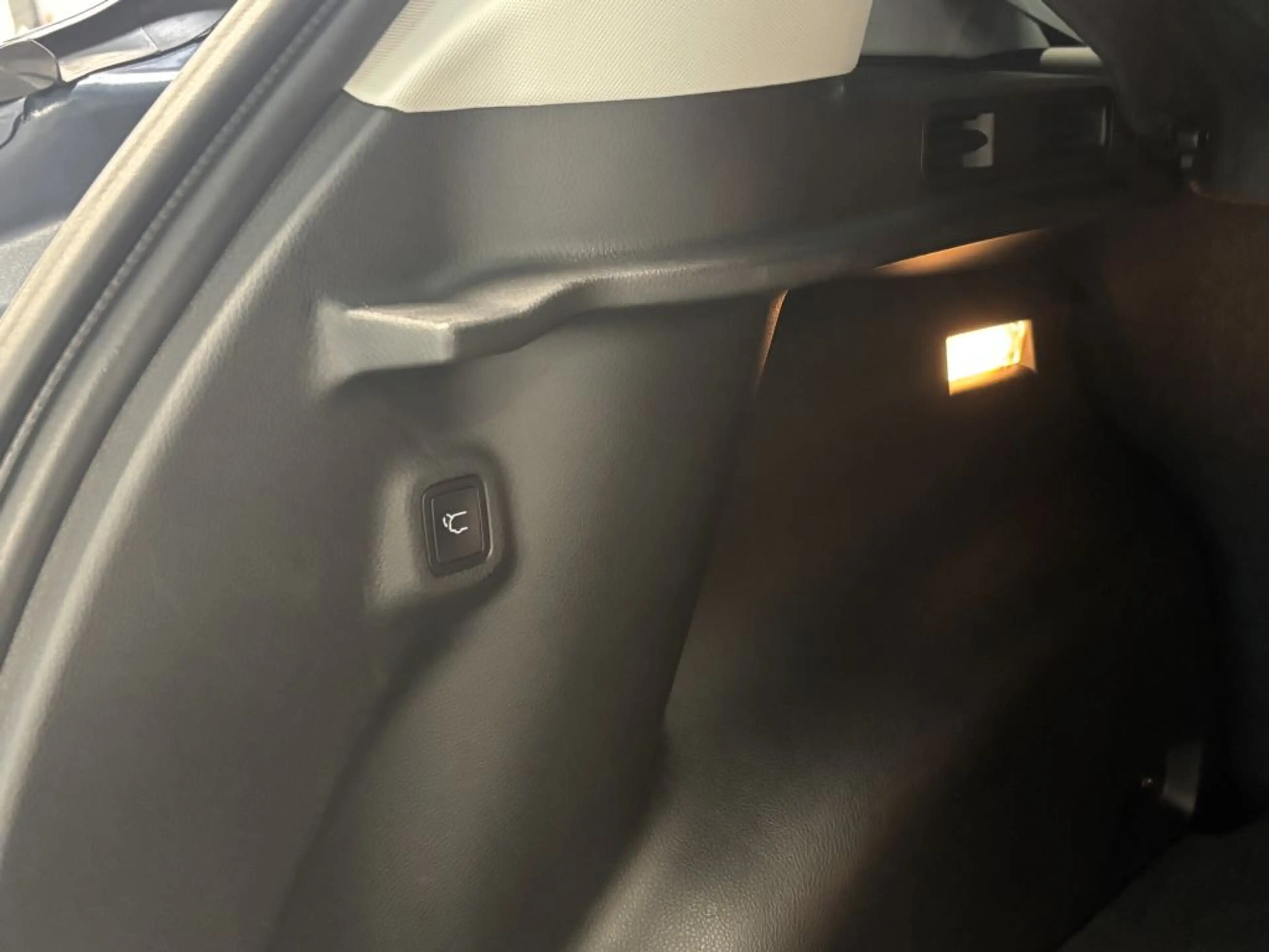Jeep Compass 1.5 GSE T4 48V e-Hybrid AUTOMATIK S WINTER-Pkt. PD — photo 9