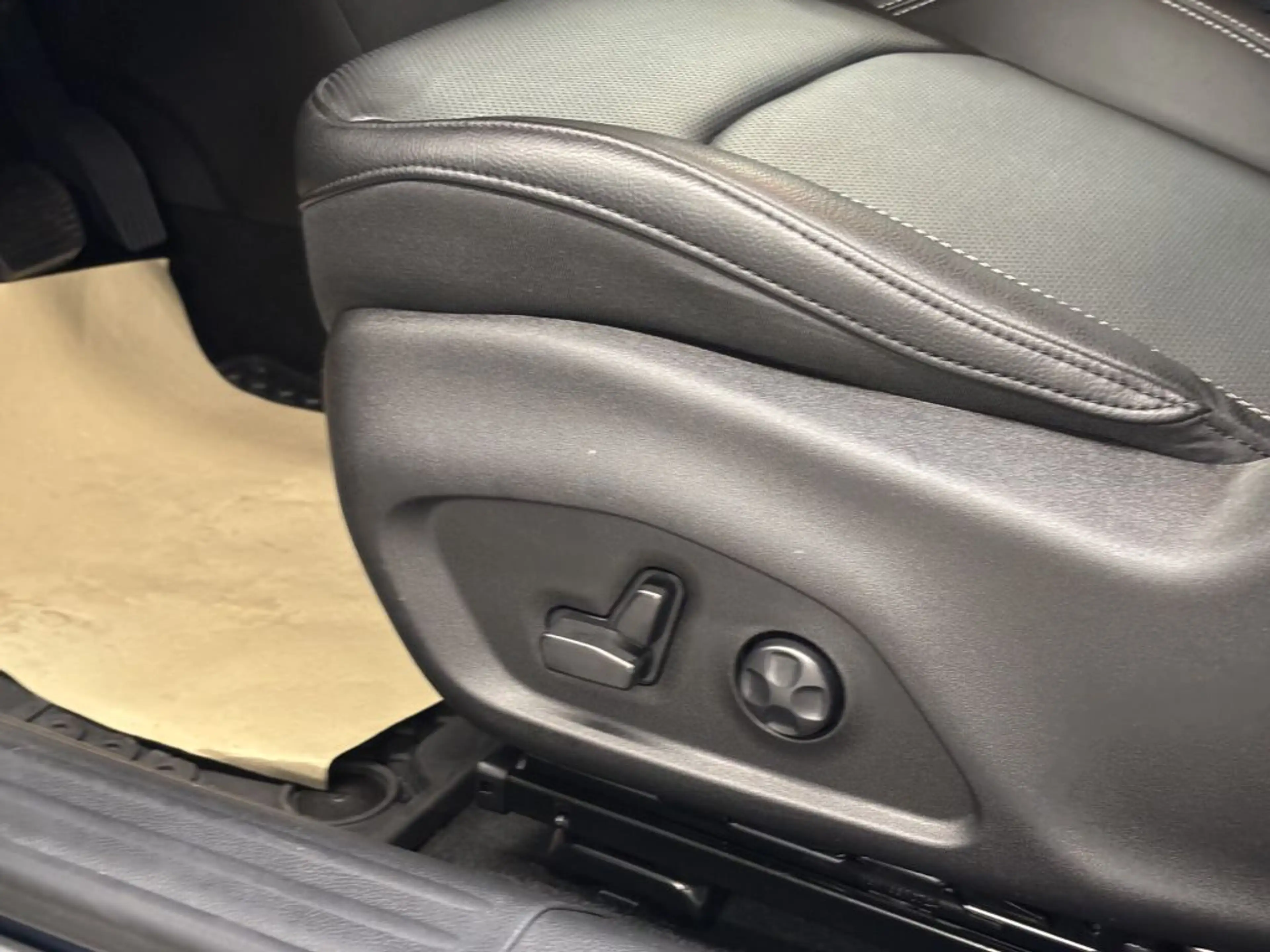 Jeep Compass 1.5 GSE T4 48V e-Hybrid AUTOMATIK S WINTER-Pkt. PD — photo 13