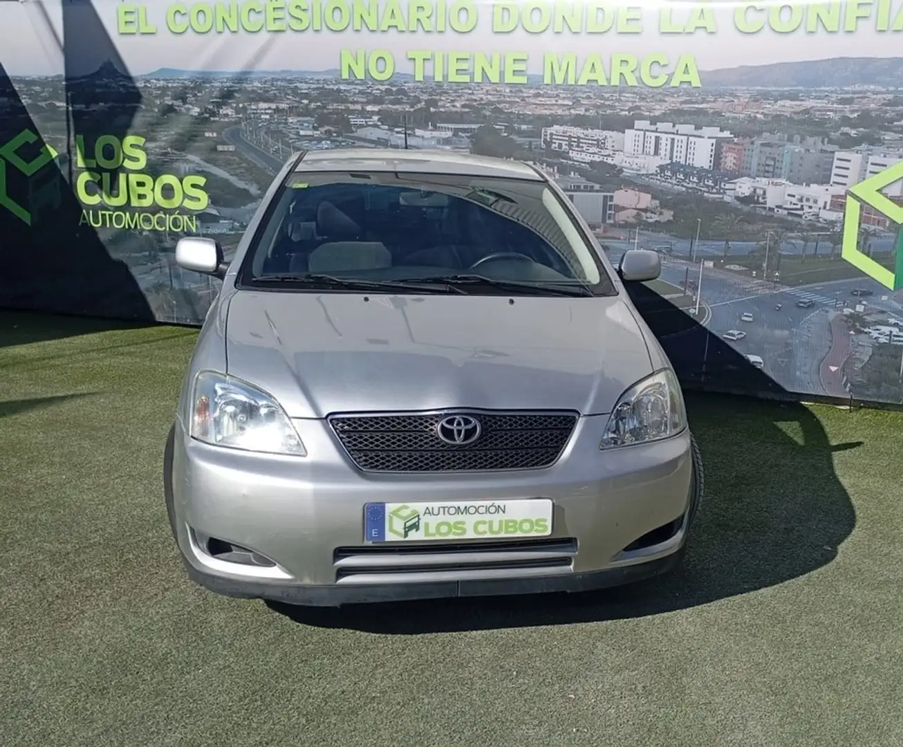 Toyota Corolla 2.0 D4-D Linea Sol 110CV Gris - 2