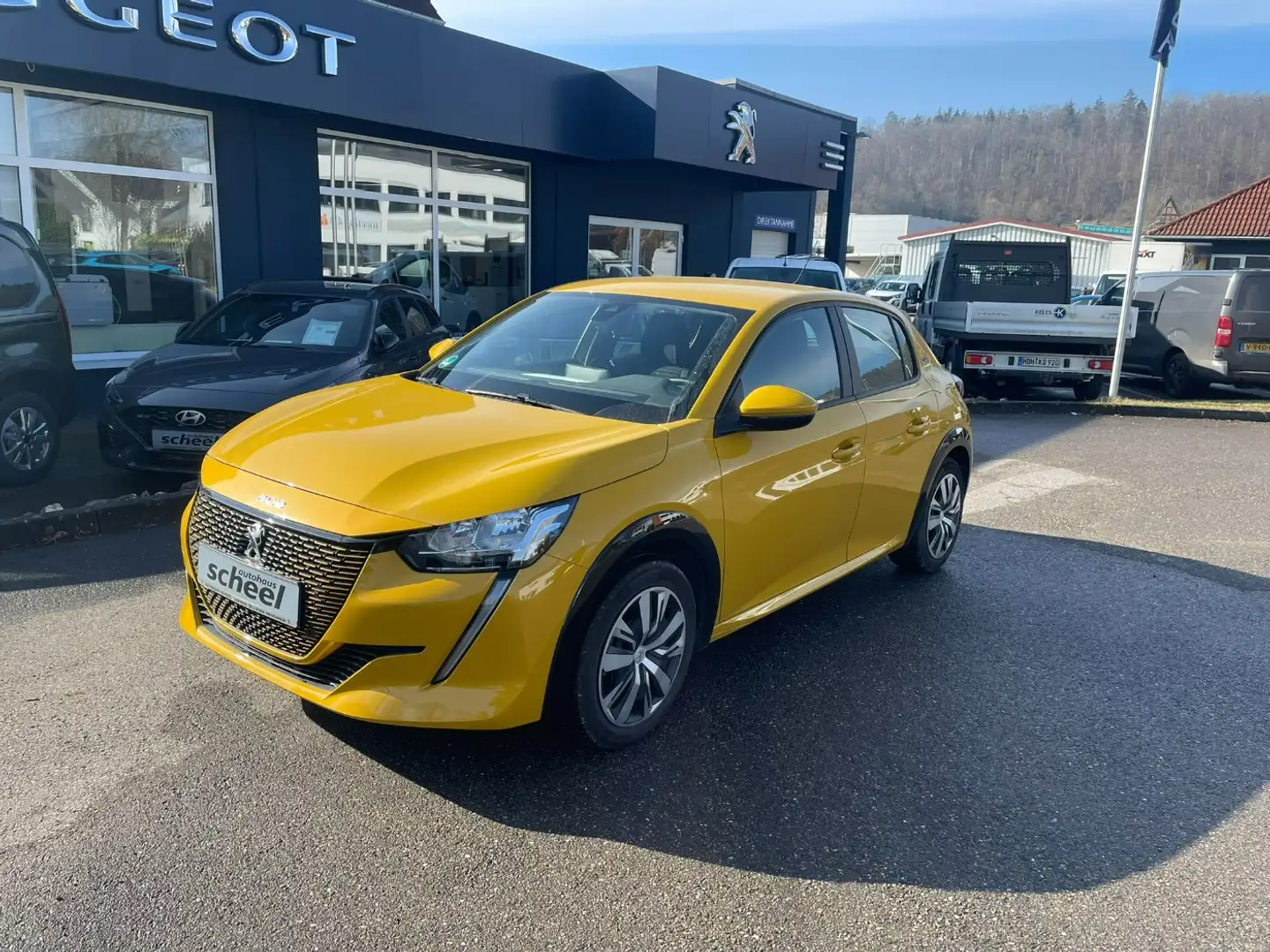 Peugeot 208 e- Elektromotor 136 (e-) e- Active SpurH Gelb - 2