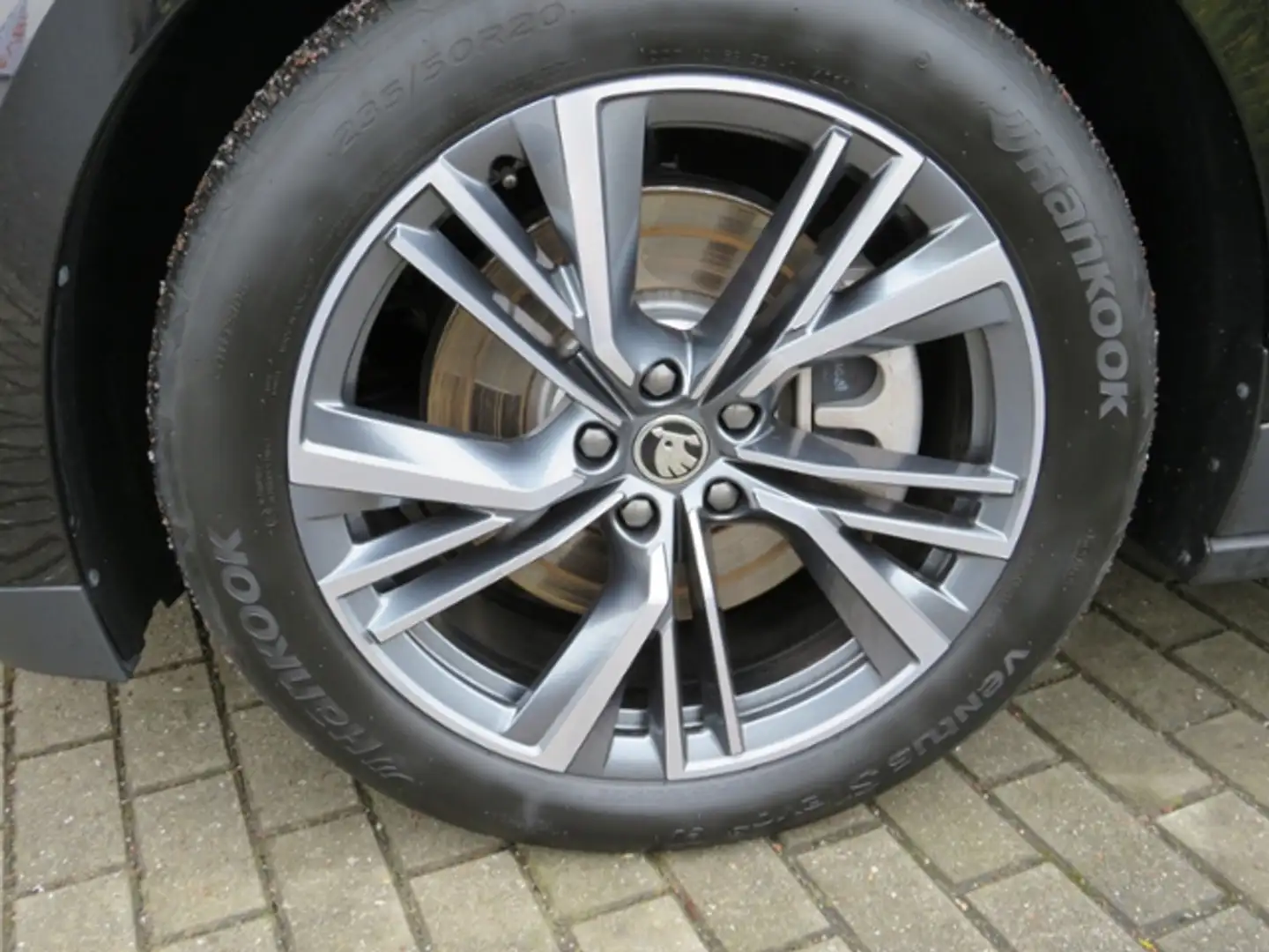 Skoda Enyaq 80 x Suite AHK LEDER NAVI CANTON PANO Negro - 2