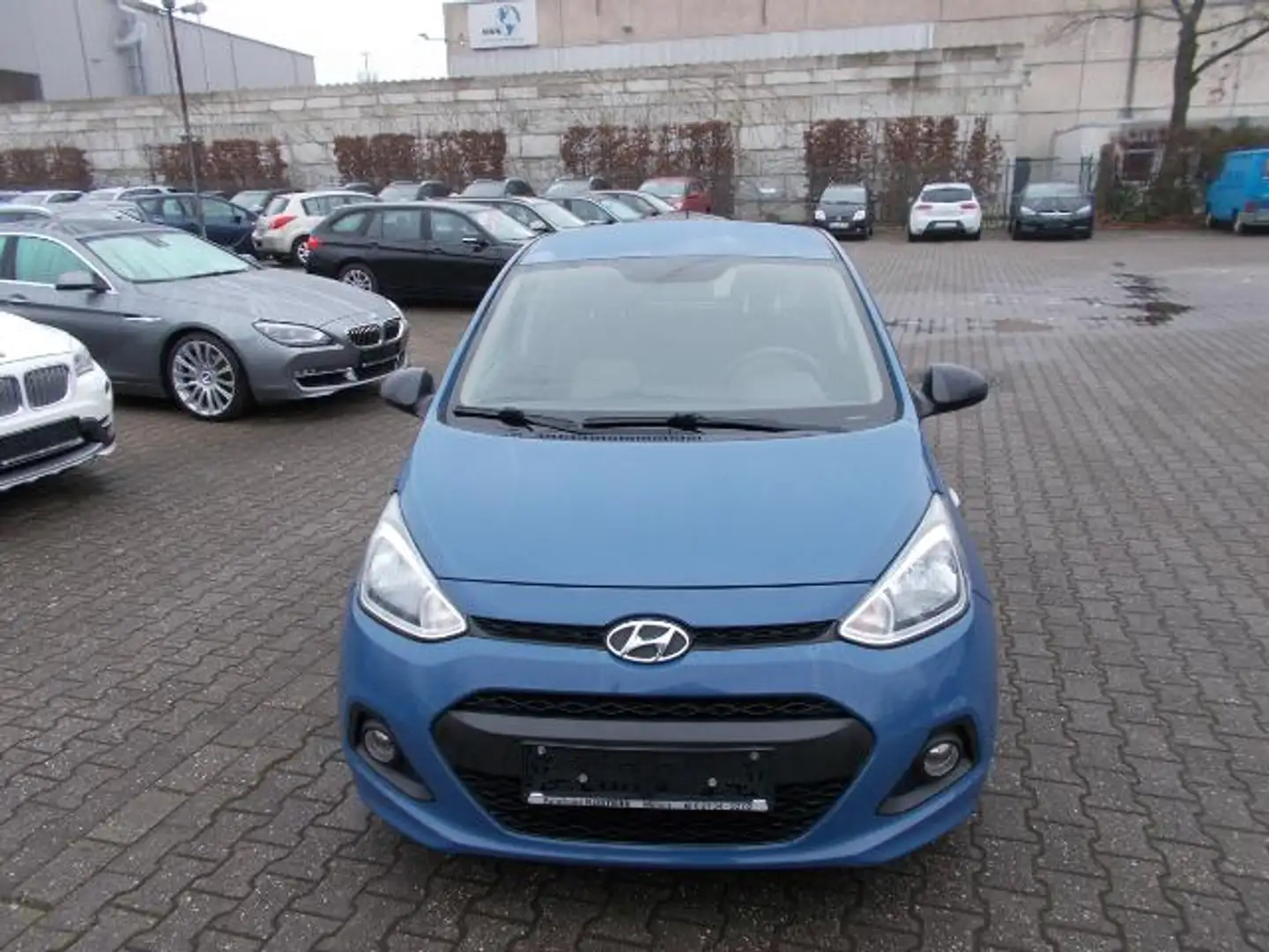 Hyundai i10 Klimautomatik, zus. Alu Winterräder, Scheckheft Blauw - 2