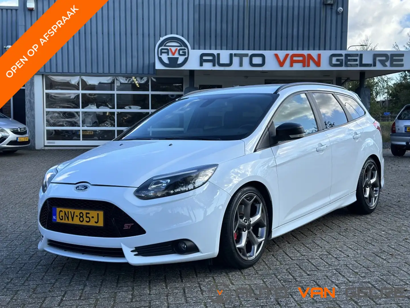 Ford Focus Wagon 2.0 EcoB. ST-2 250PK Peformace Pack *Stvw*MF Blanc - 1