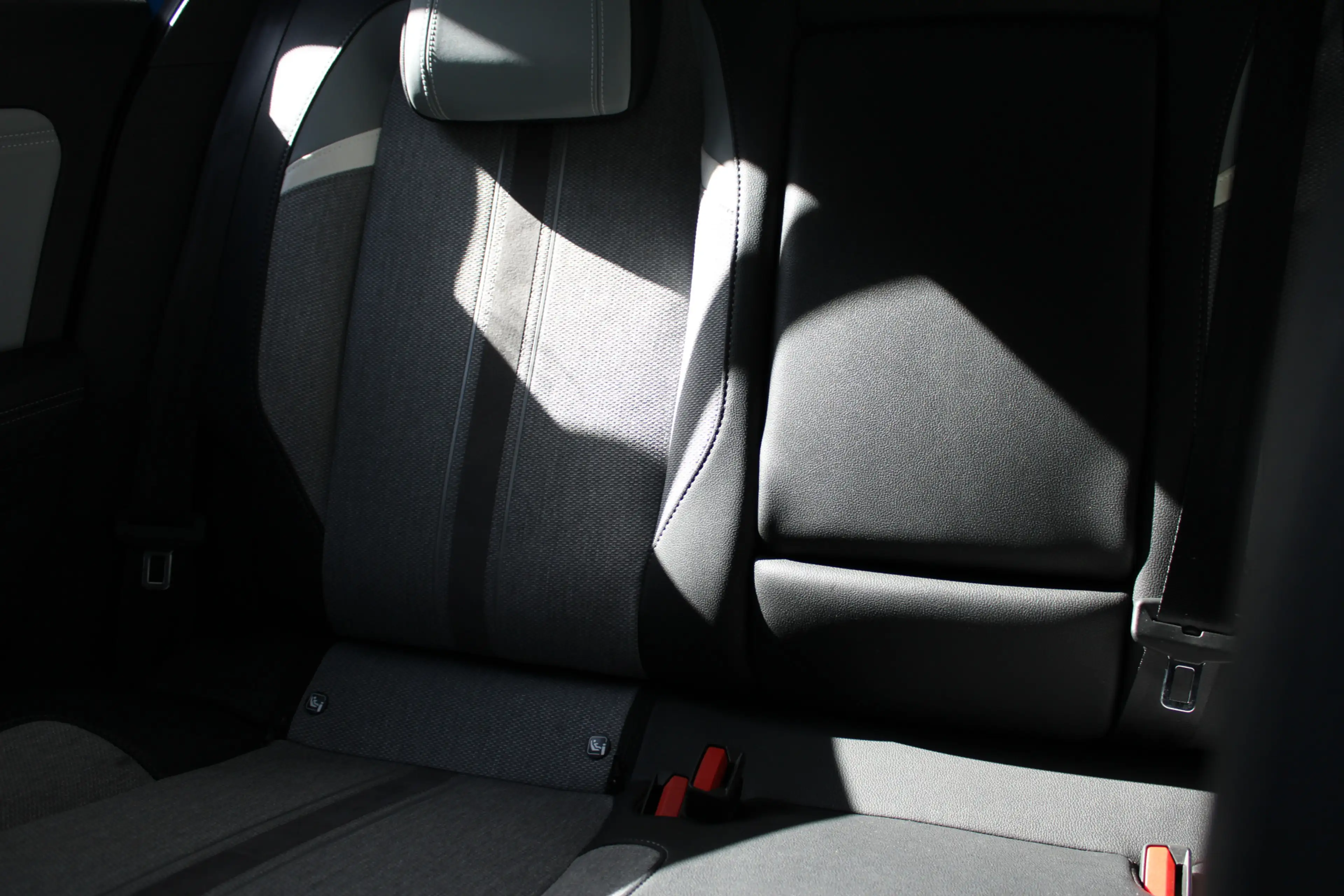 Opel Astra Sports Tourer 1.6 Hybrid Elegance | Dealeronderhou — photo 33
