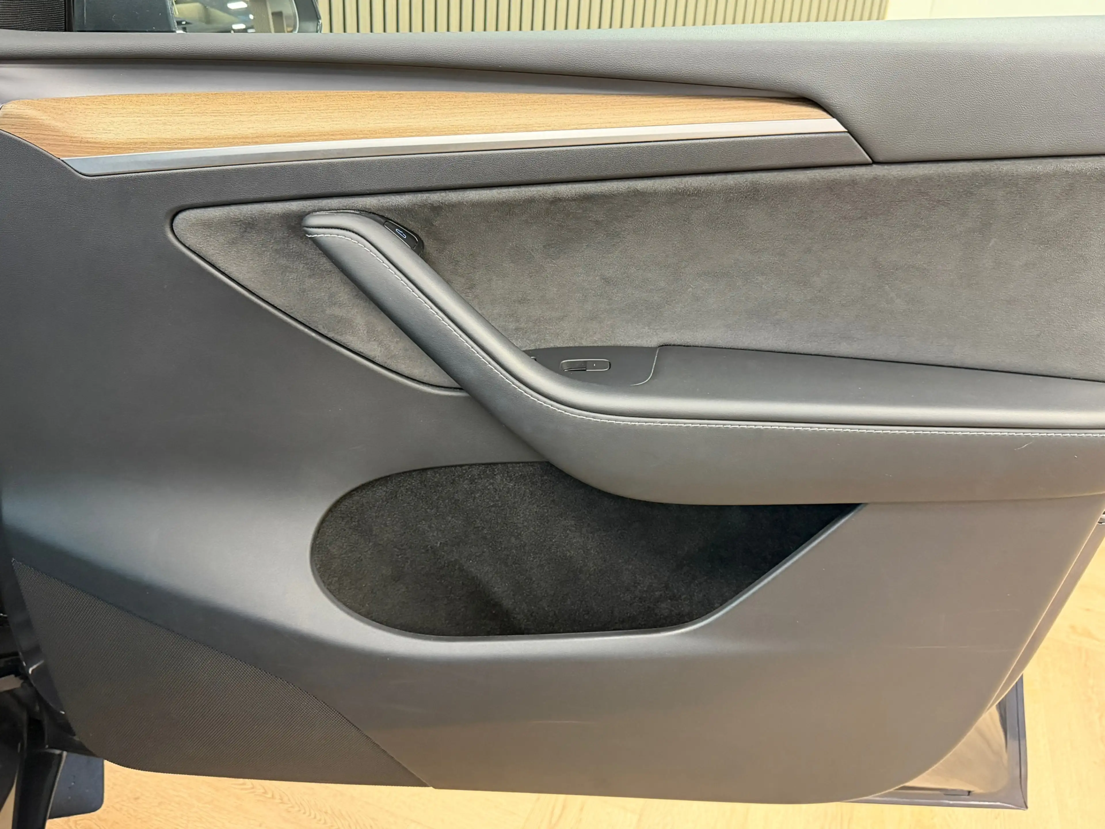 Tesla Model Y Long Range AWD 75 kWh 533KM bereik WLTP — photo 11