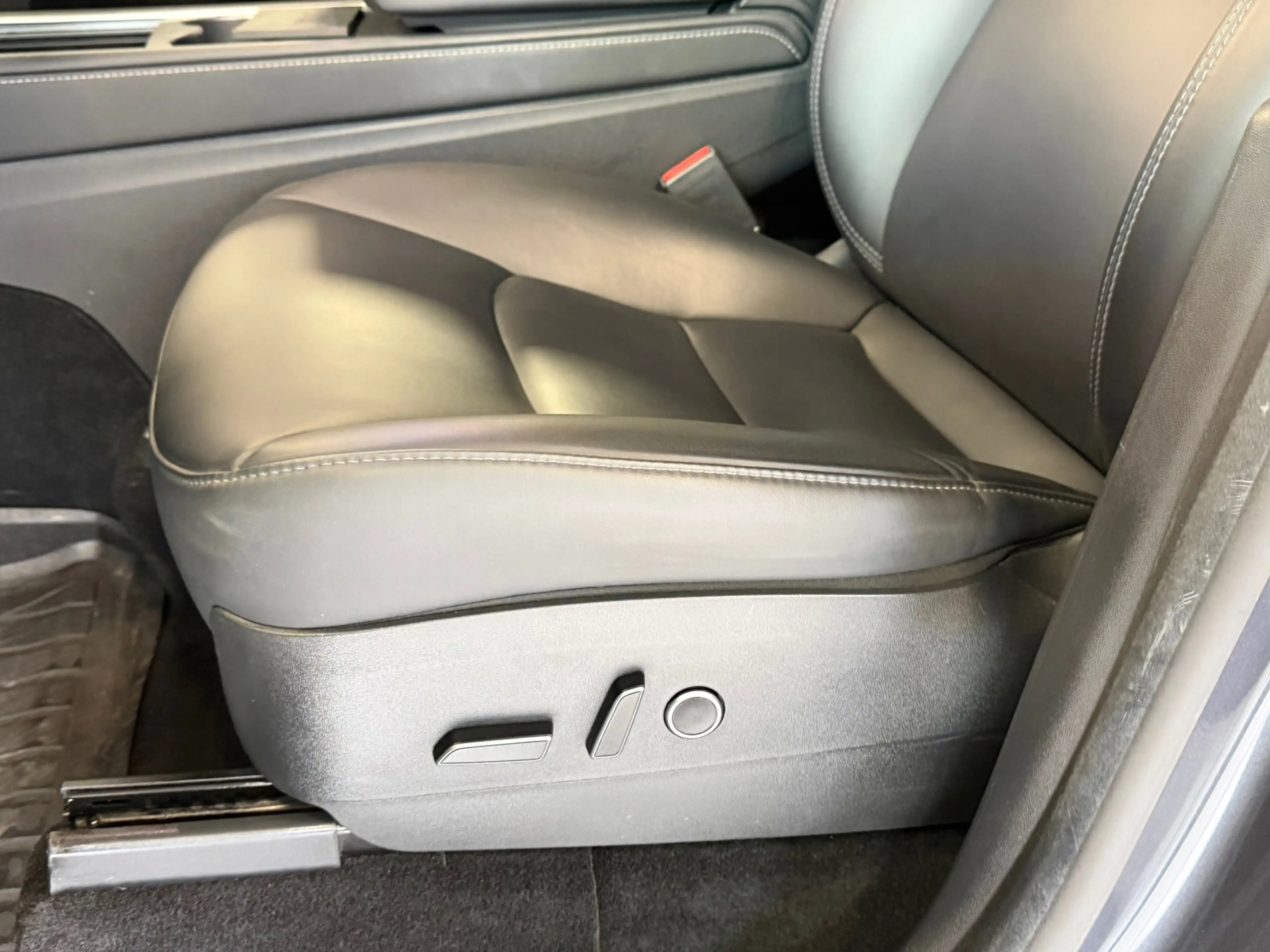 Tesla Model Y Long Range AWD 75 kWh 533KM bereik WLTP — photo 18