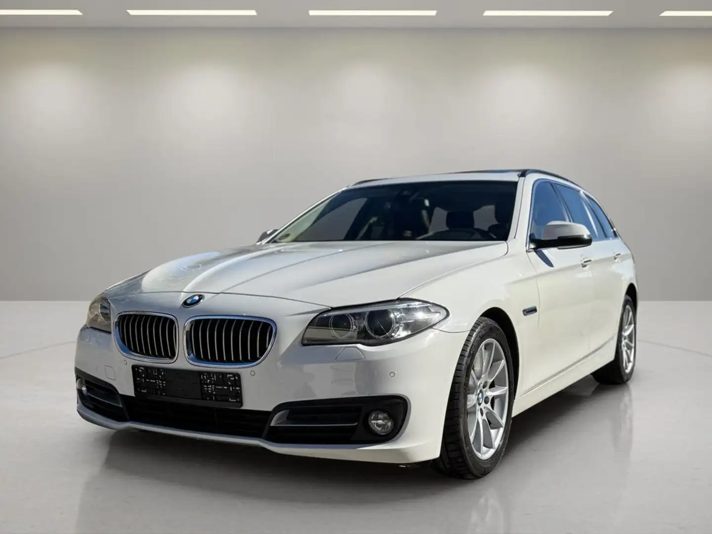 BMW Active Hybrid 5 520dA xDrive Touring Biały - 1