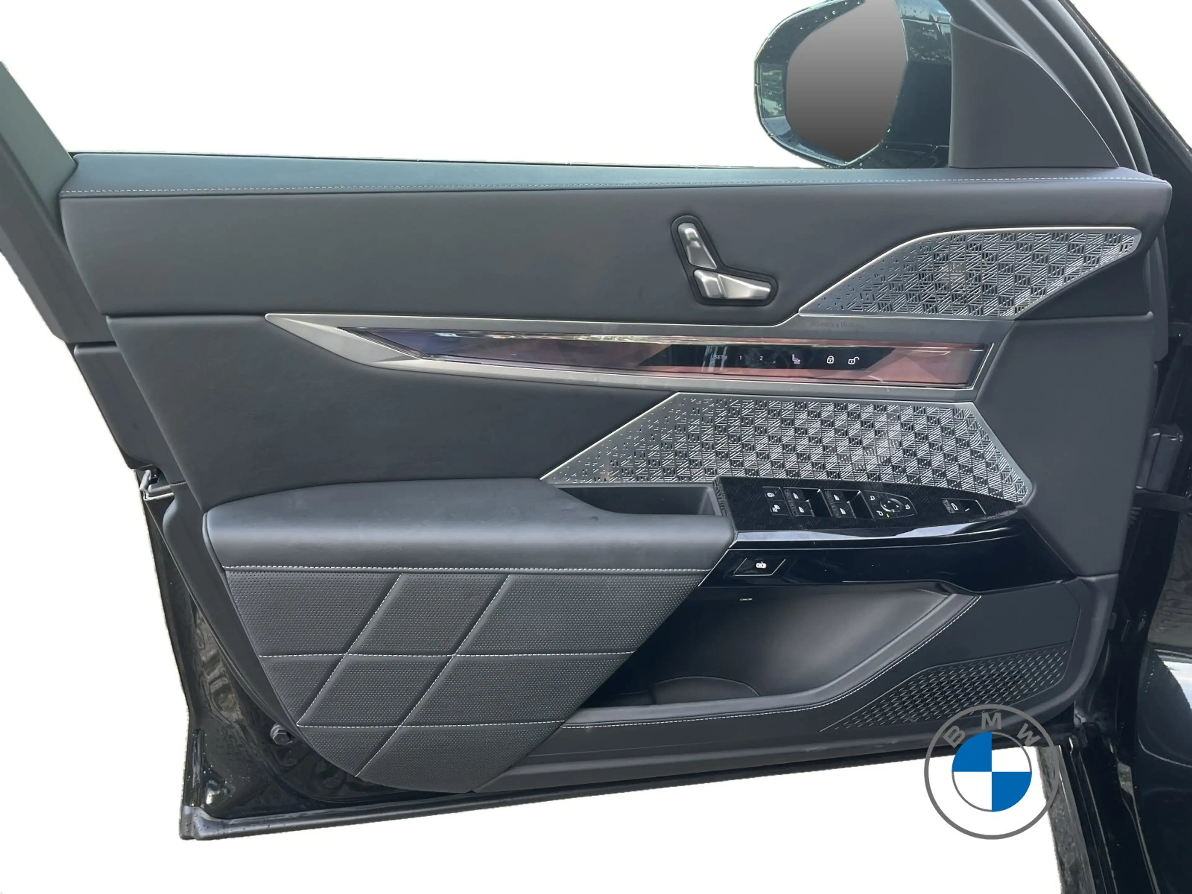 BMW i7 M70 xDrive M Sport 21" TV Massage Skylg. B&W — photo 11