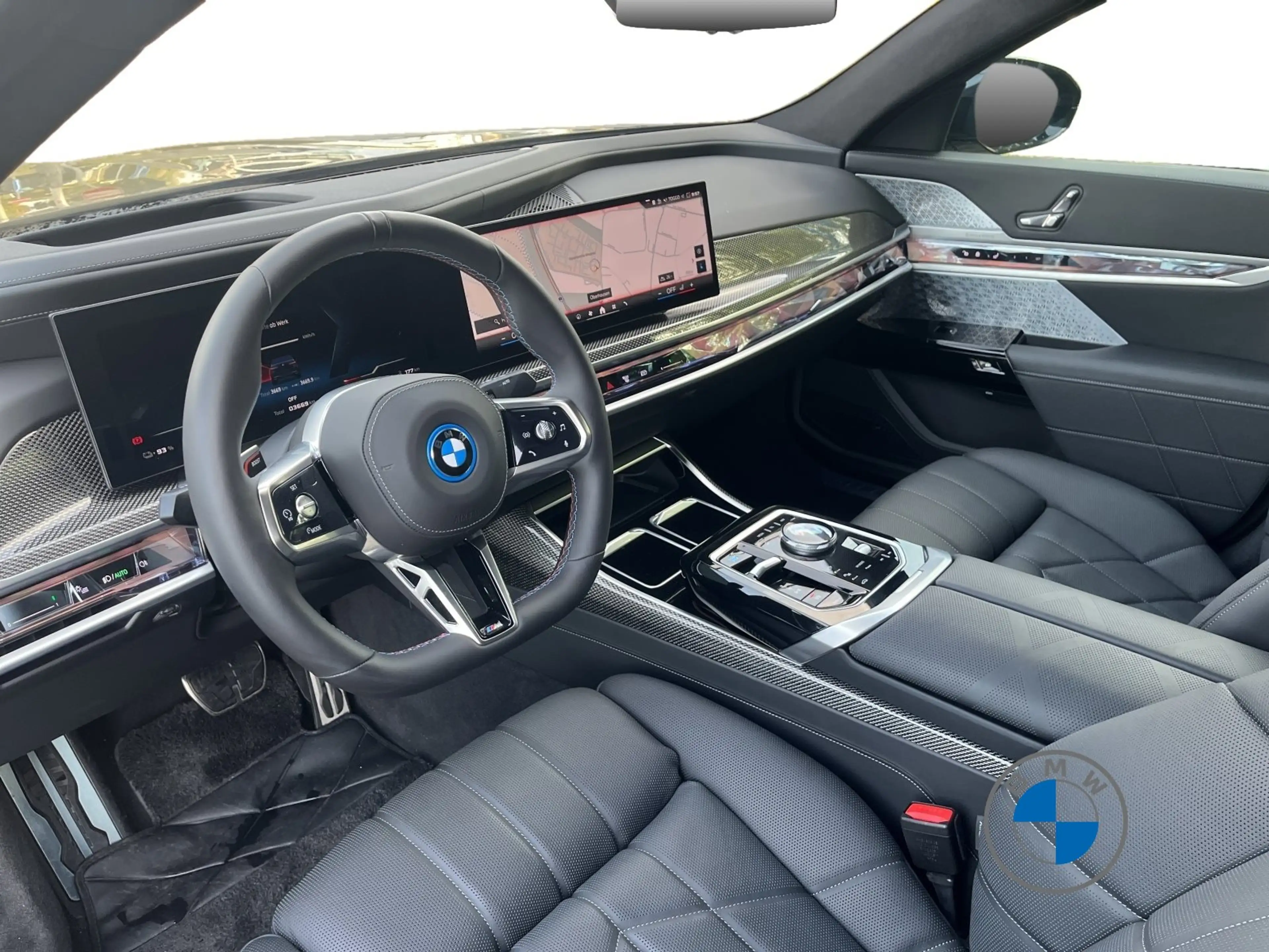 BMW i7 M70 xDrive M Sport 21" TV Massage Skylg. B&W — photo 9
