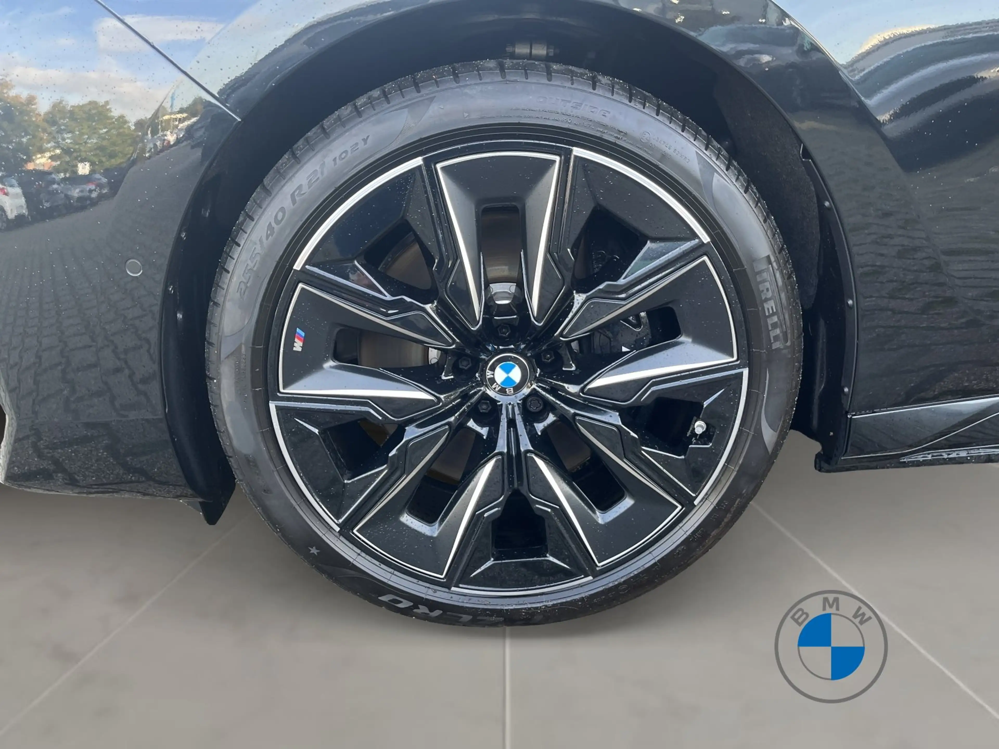 BMW i7 M70 xDrive M Sport 21" TV Massage Skylg. B&W — photo 8