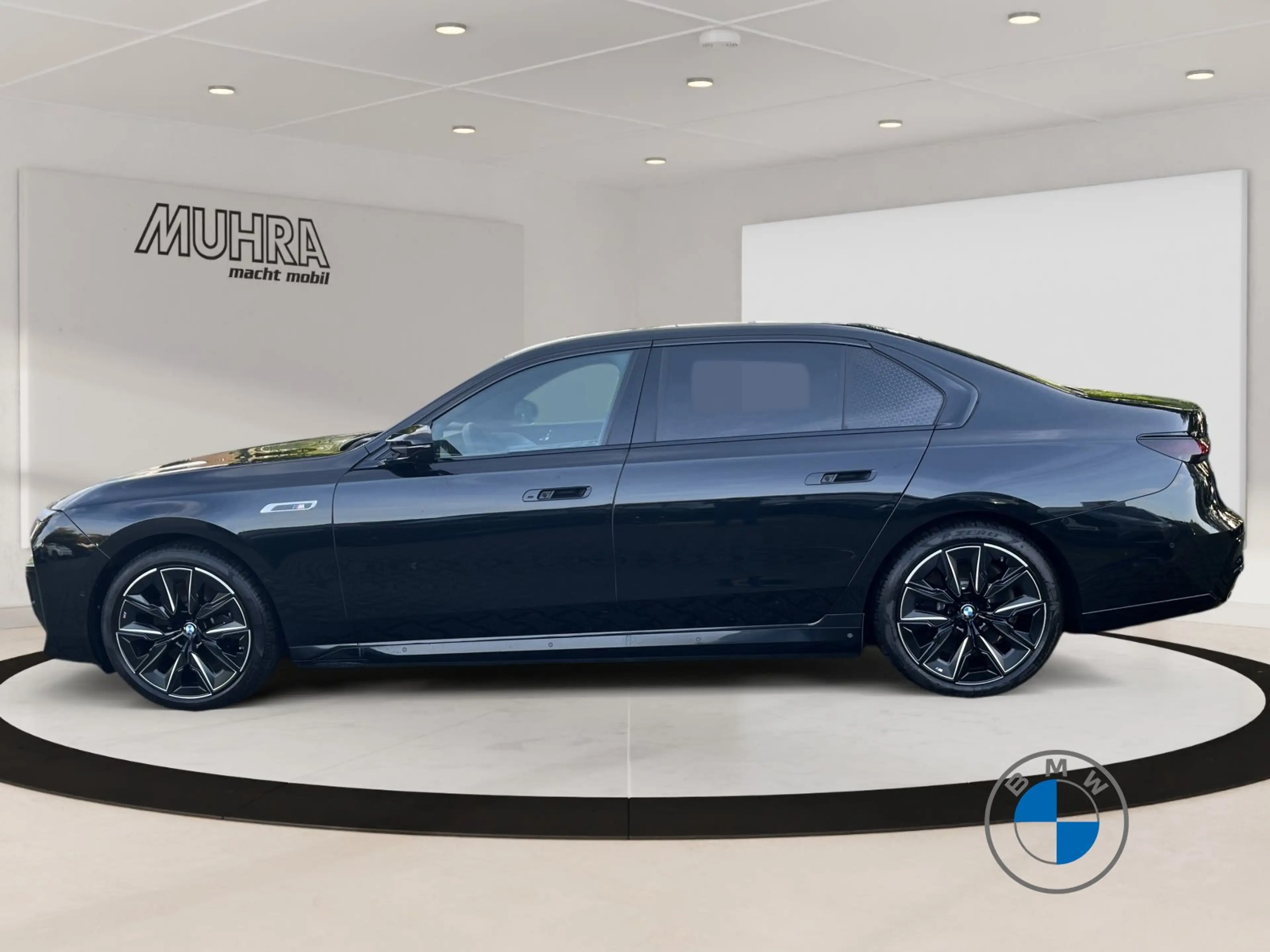 BMW i7 M70 xDrive M Sport 21" TV Massage Skylg. B&W — photo 3
