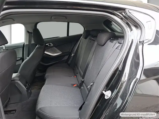 BMW 1 Series view 11