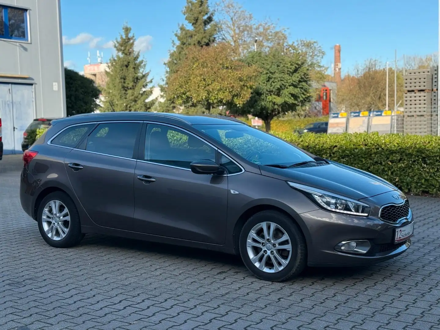 Kia Ceed SW / cee'd SW Garantie *Klimaauto.*Navi*PDC* Braun - 1