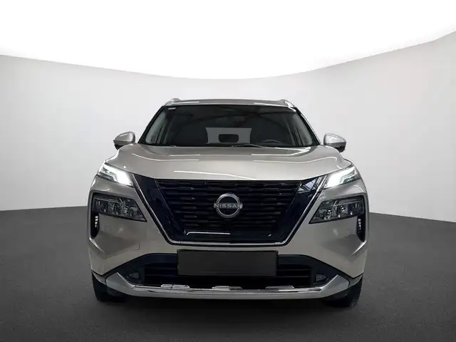 Nissan X-Trail view 3