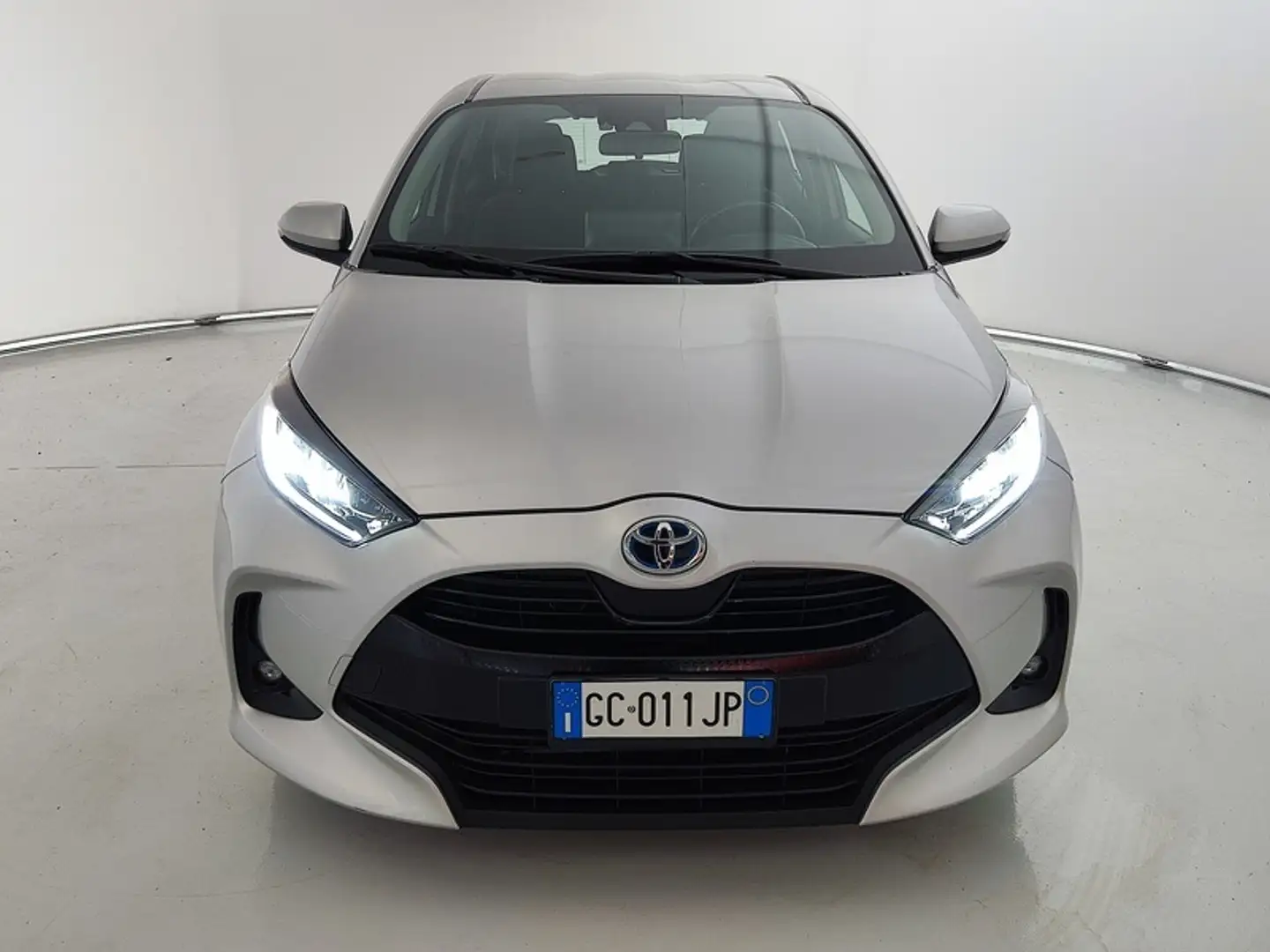Toyota Yaris 1.5 Hybrid Trend Argento - 2