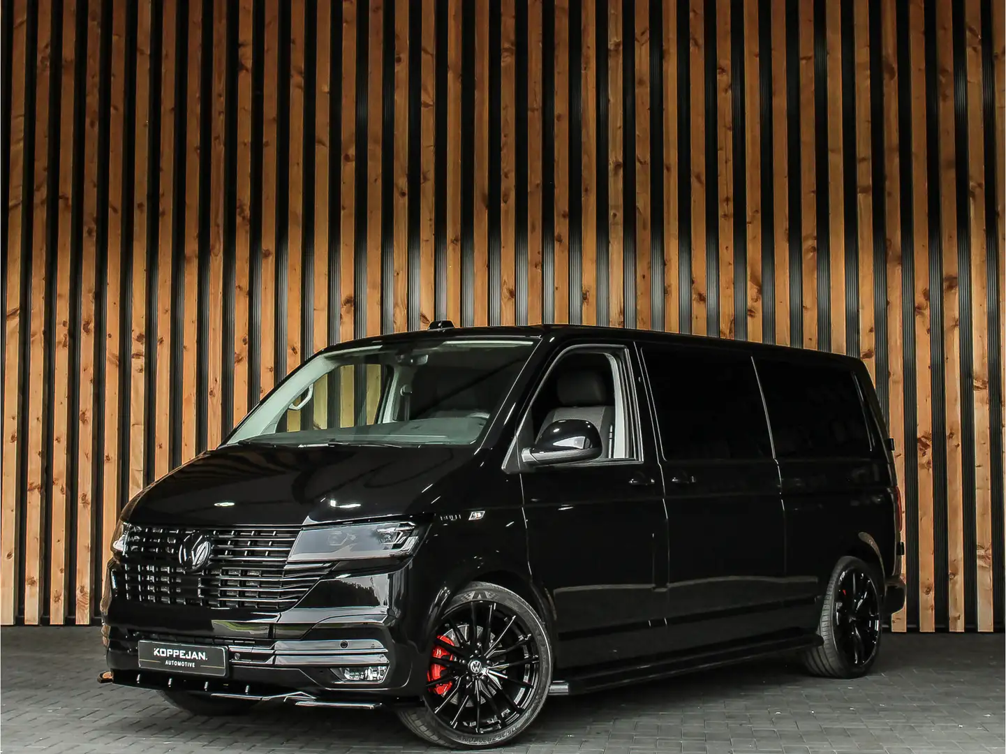 Volkswagen T6.1 Transporter 2.0 TDI 204PK DSG Bulli Dubbele Cabine | BPM VRIJ! Zwart - 2