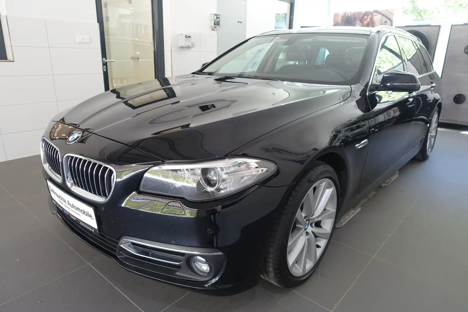 BMW 520 d xDrive Schwarz - 1