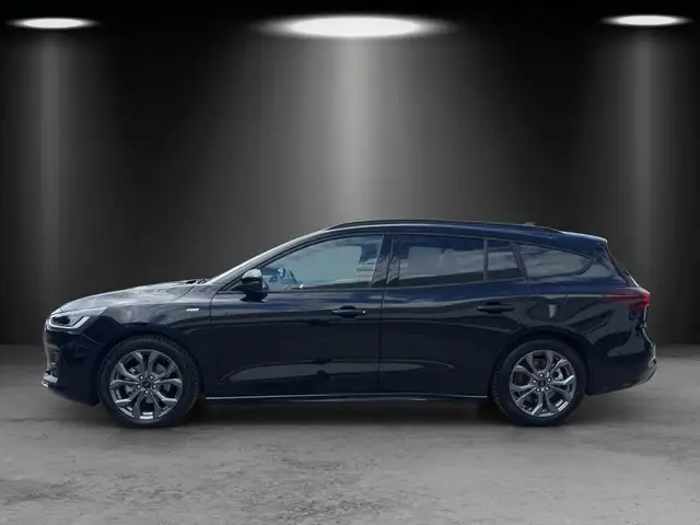 Ford Focus view 2