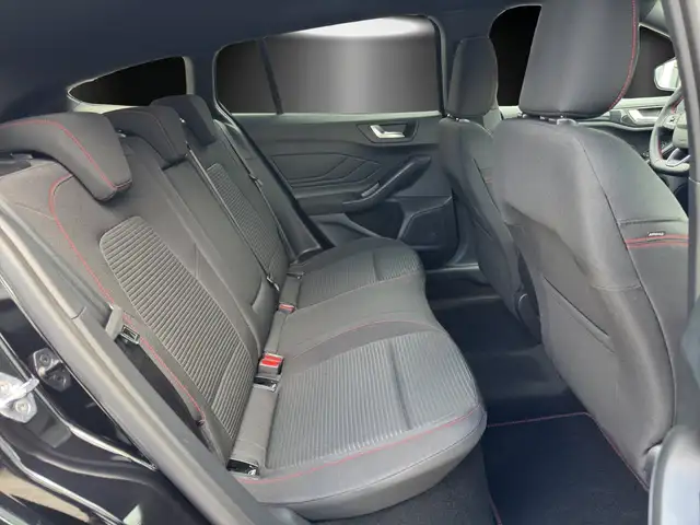 Ford Focus view 12