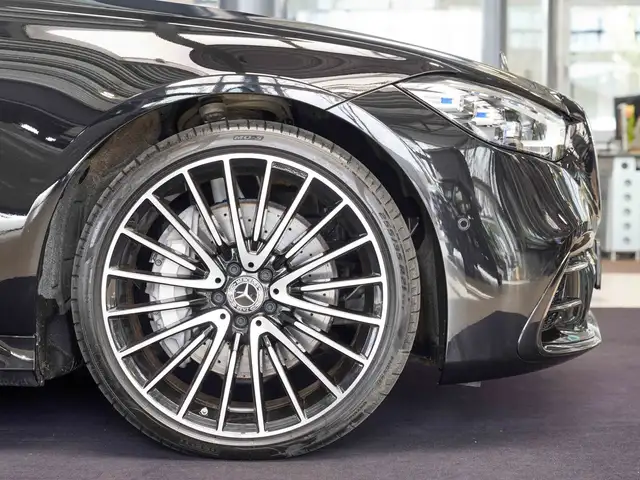 Mercedes-Benz S-Class view 2