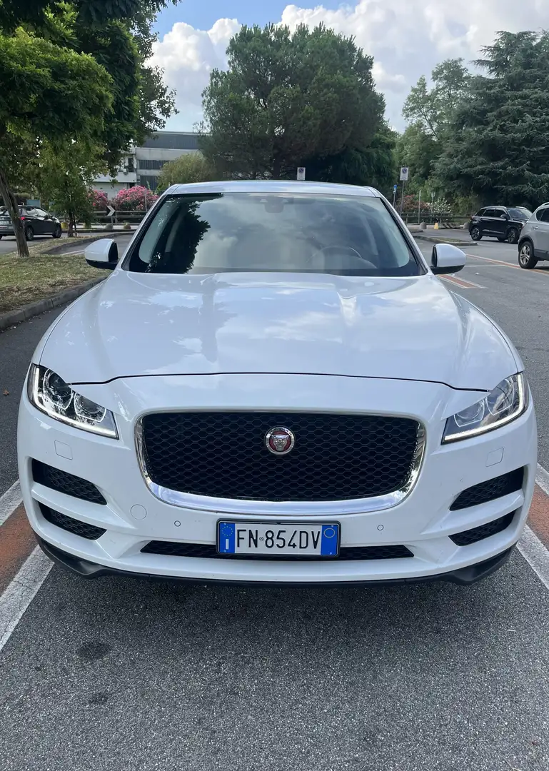 Jaguar F-Pace F-Pace 2.0 D 180 CV AWD aut. Portfolio - 1