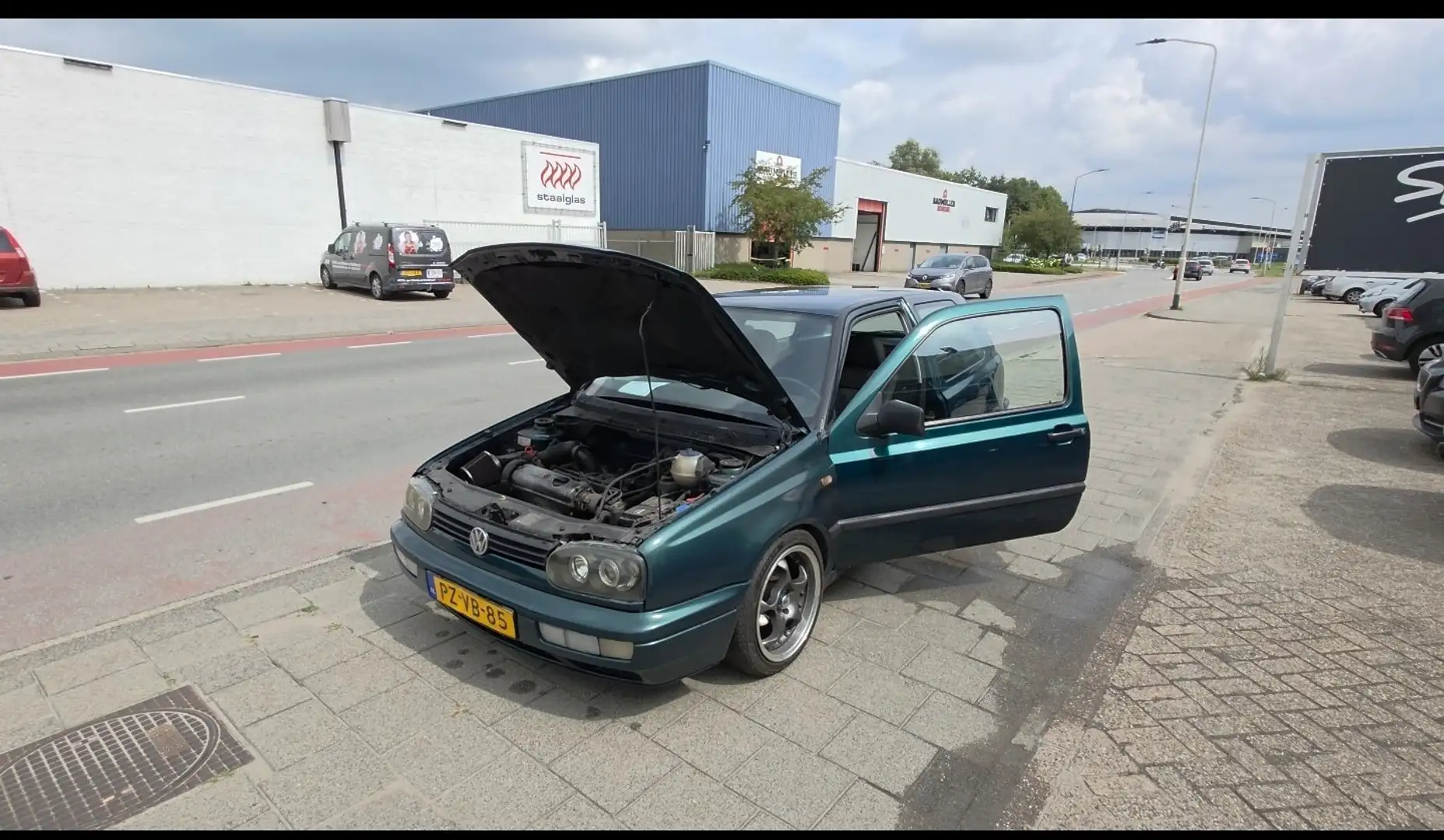 Volkswagen Golf Cabriolet 1.6 Milestone Зелений - 1