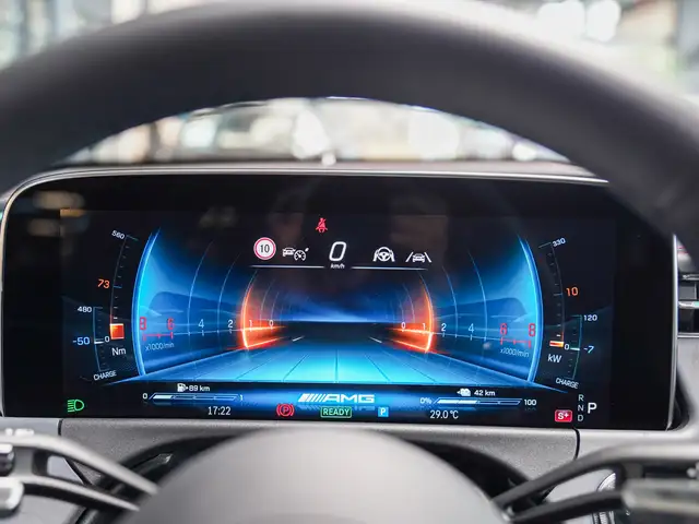 Mercedes-Benz E-Class view 22