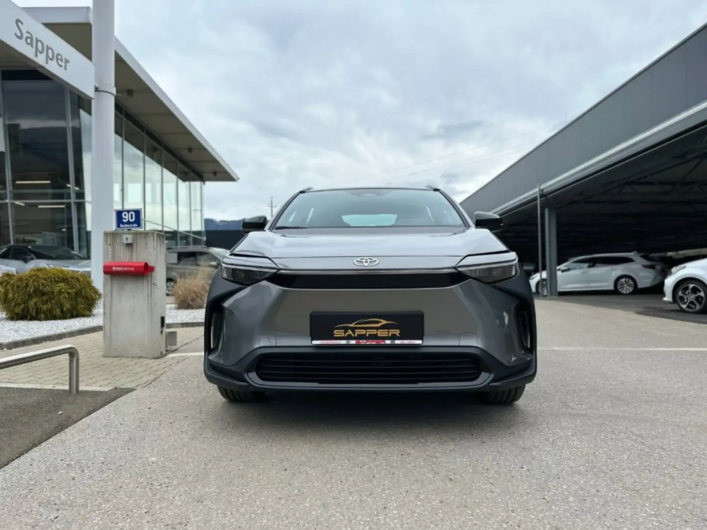 Toyota bZ4X Elektro 71,4kWh Aut. Grau - 2