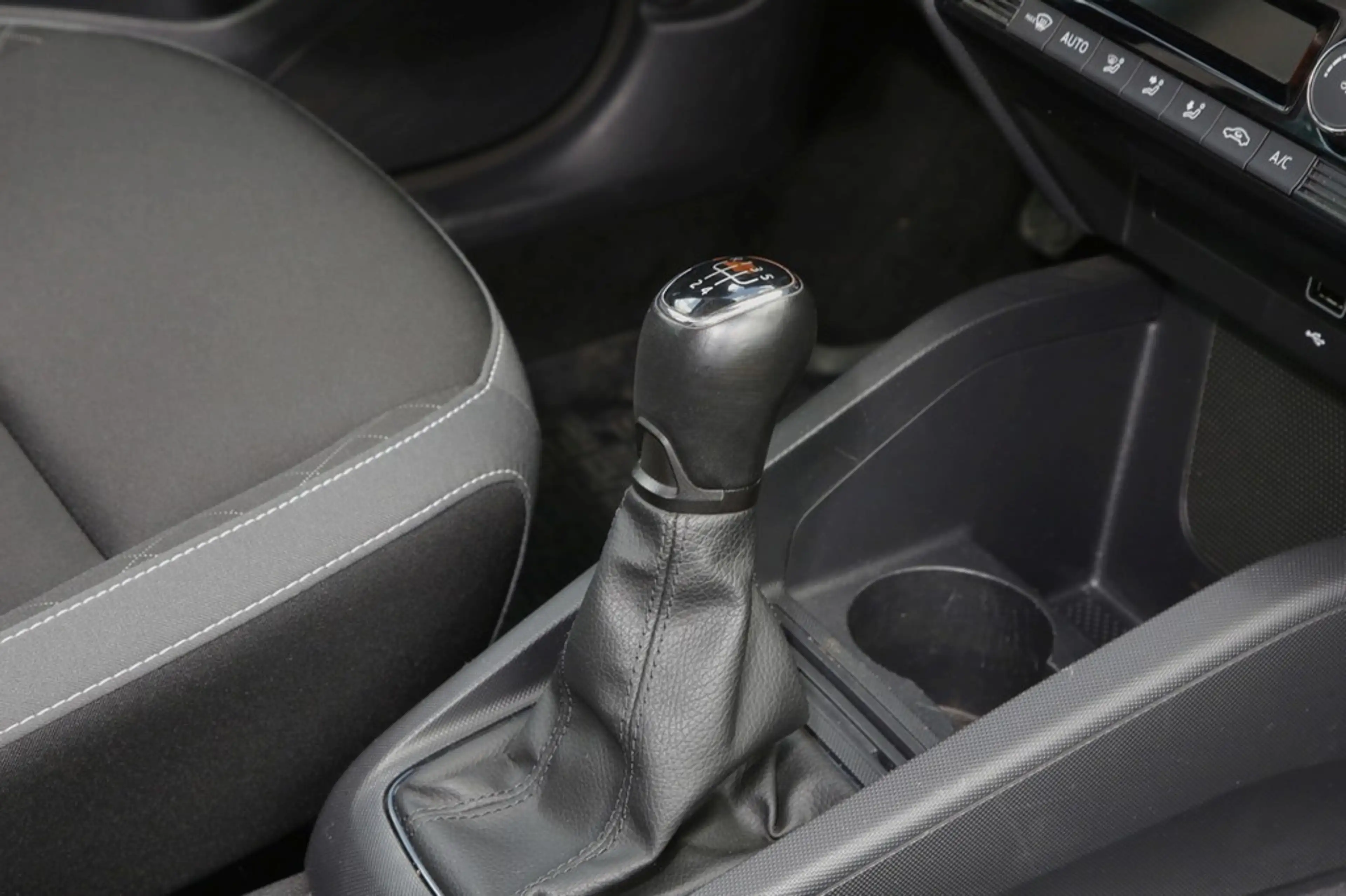 Skoda Fabia Combi 1.0 TSI Ambition Klima Sitzheizung — photo 10