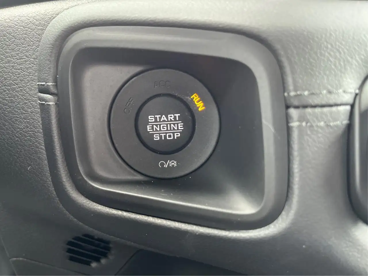 Jeep Gladiator снимка Jeep Gladiator