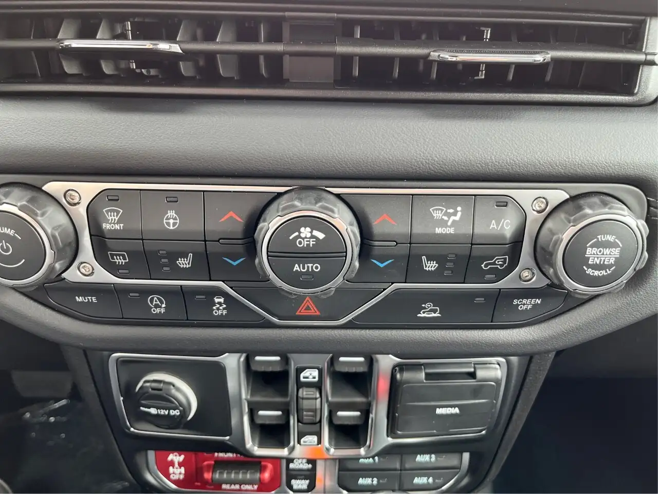 Jeep Gladiator photo Jeep Gladiator