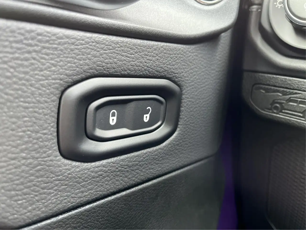 Jeep Gladiator photo Jeep Gladiator