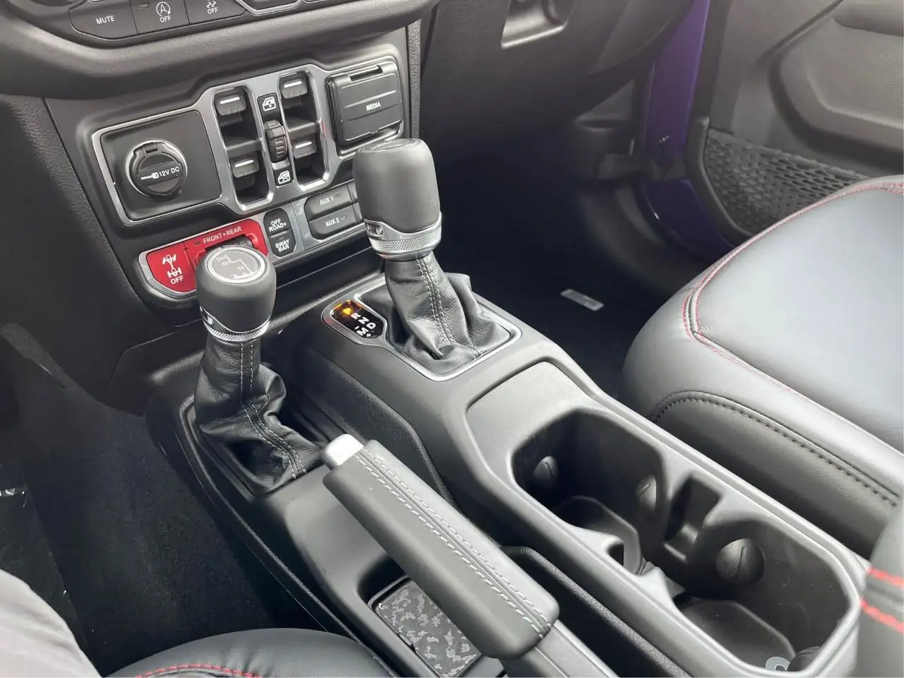 Jeep Gladiator снимка Jeep Gladiator