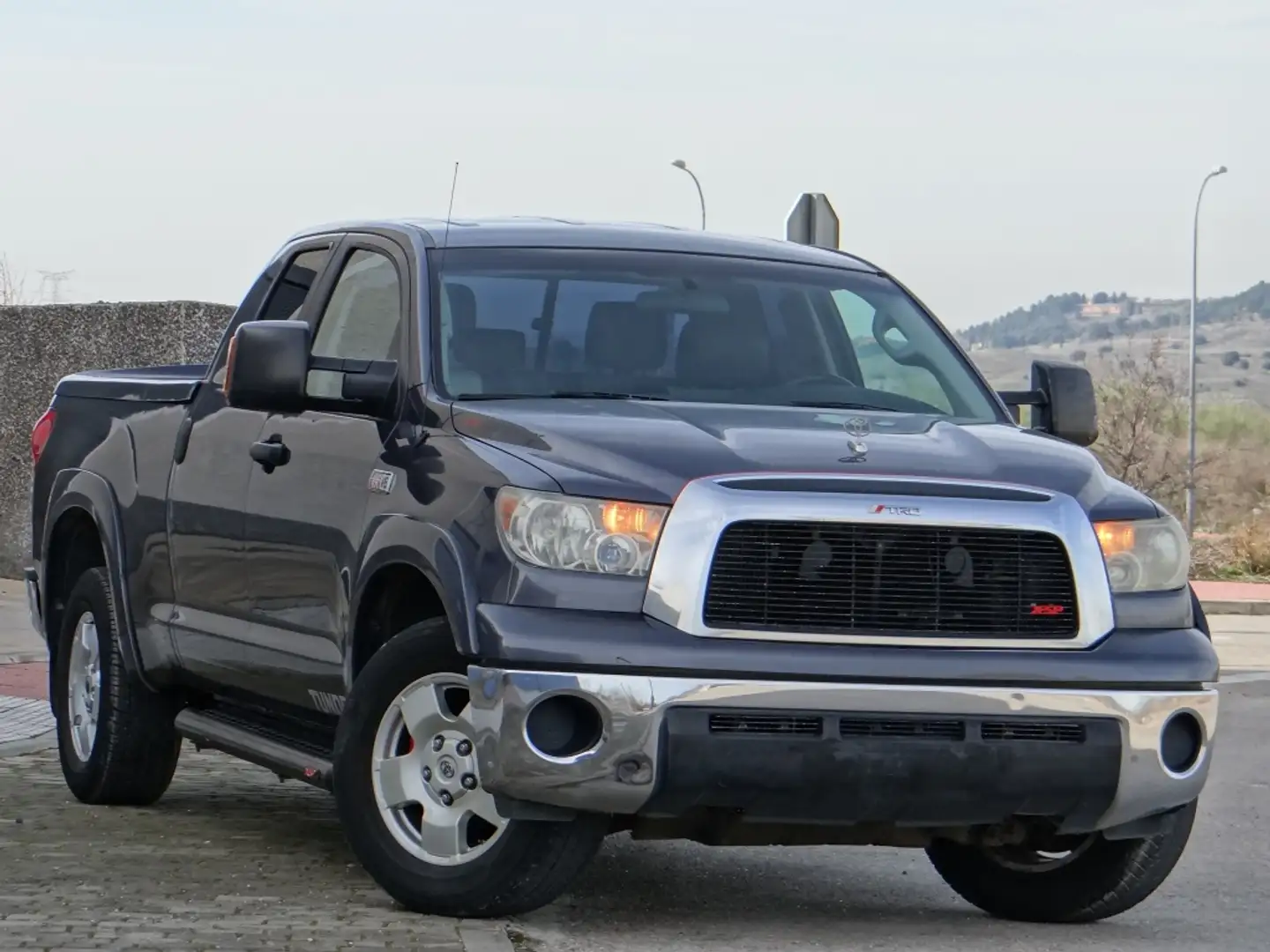 Toyota Tundra Aut. Grey - 1