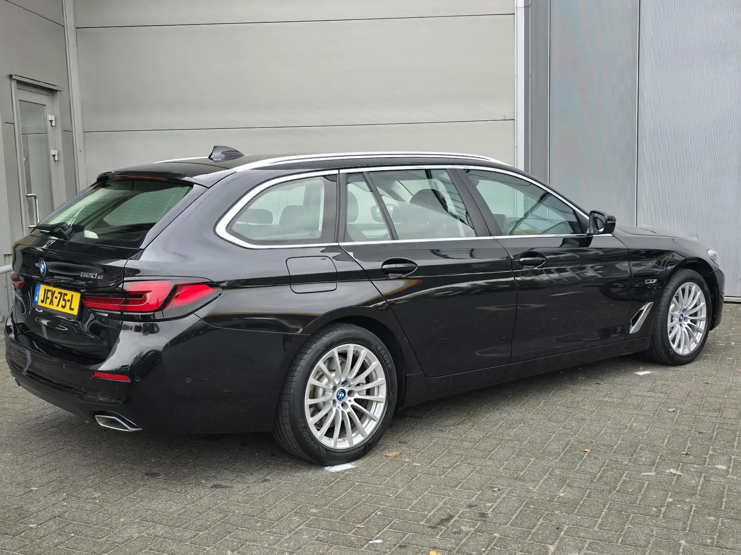 BMW 520 5-serie Touring 520e Business Edition Plus Zwart - 2