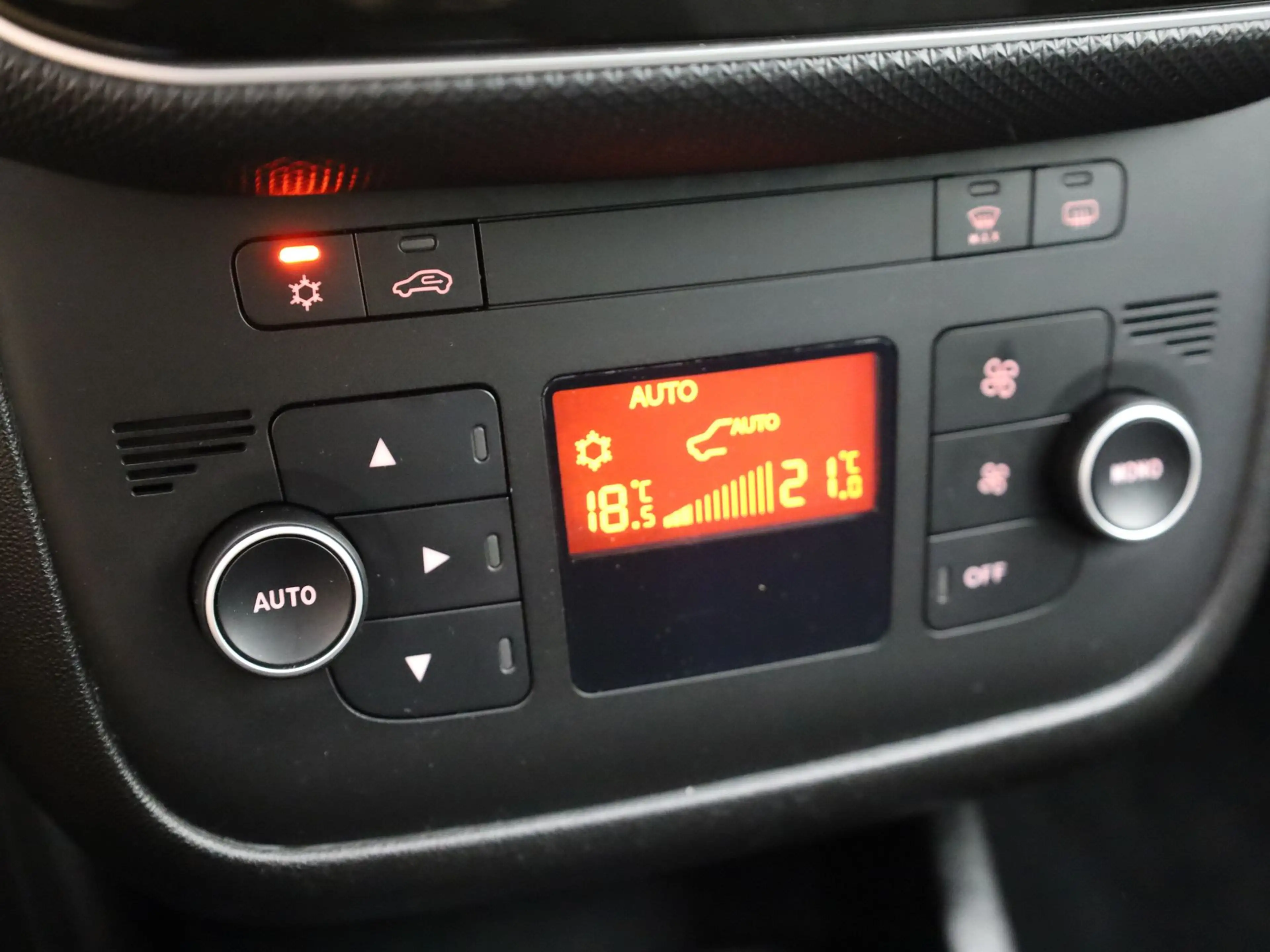 Fiat Punto Evo 0.9 TwinAir Sempre | Parkeersensoren | Cruisecontr — photo 11