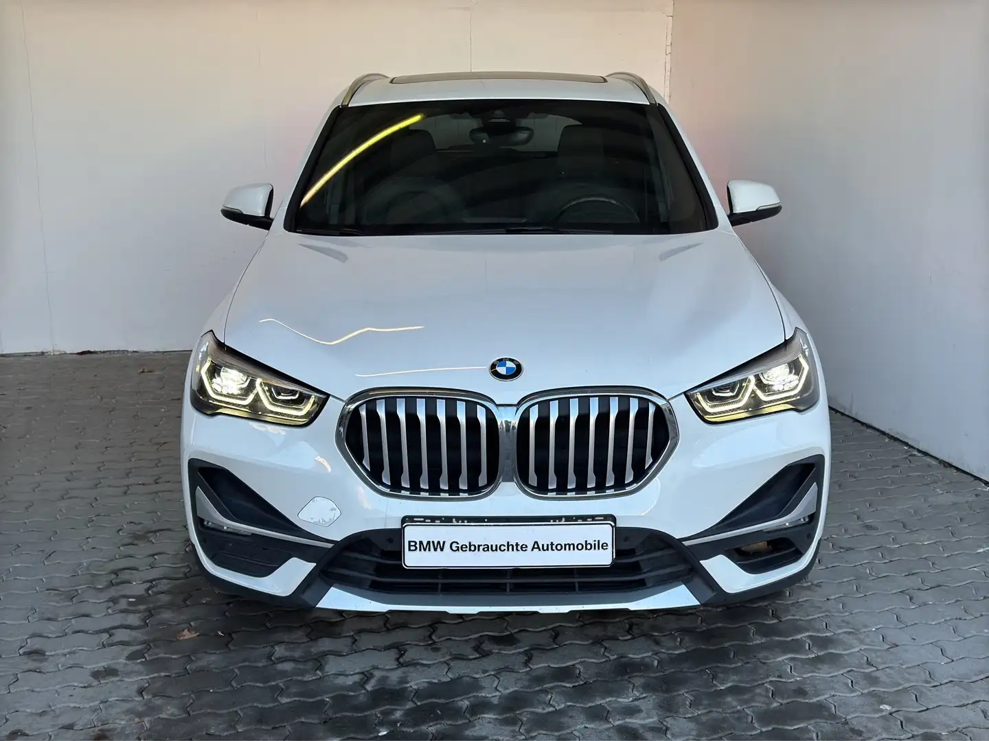 BMW X1 sDrive18i xLine Navi.LED.PGD.RFK.Sportsz.PDC Weiß - 1