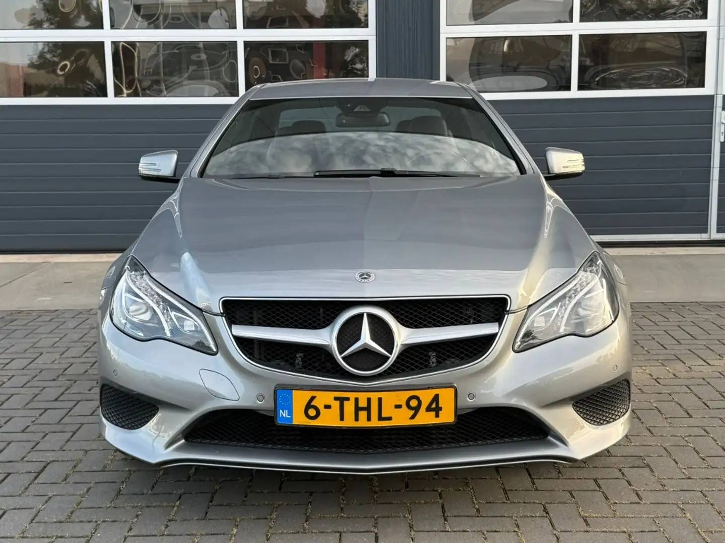 Mercedes-Benz E 200 Coupé CGI Elegance Grijs - 2