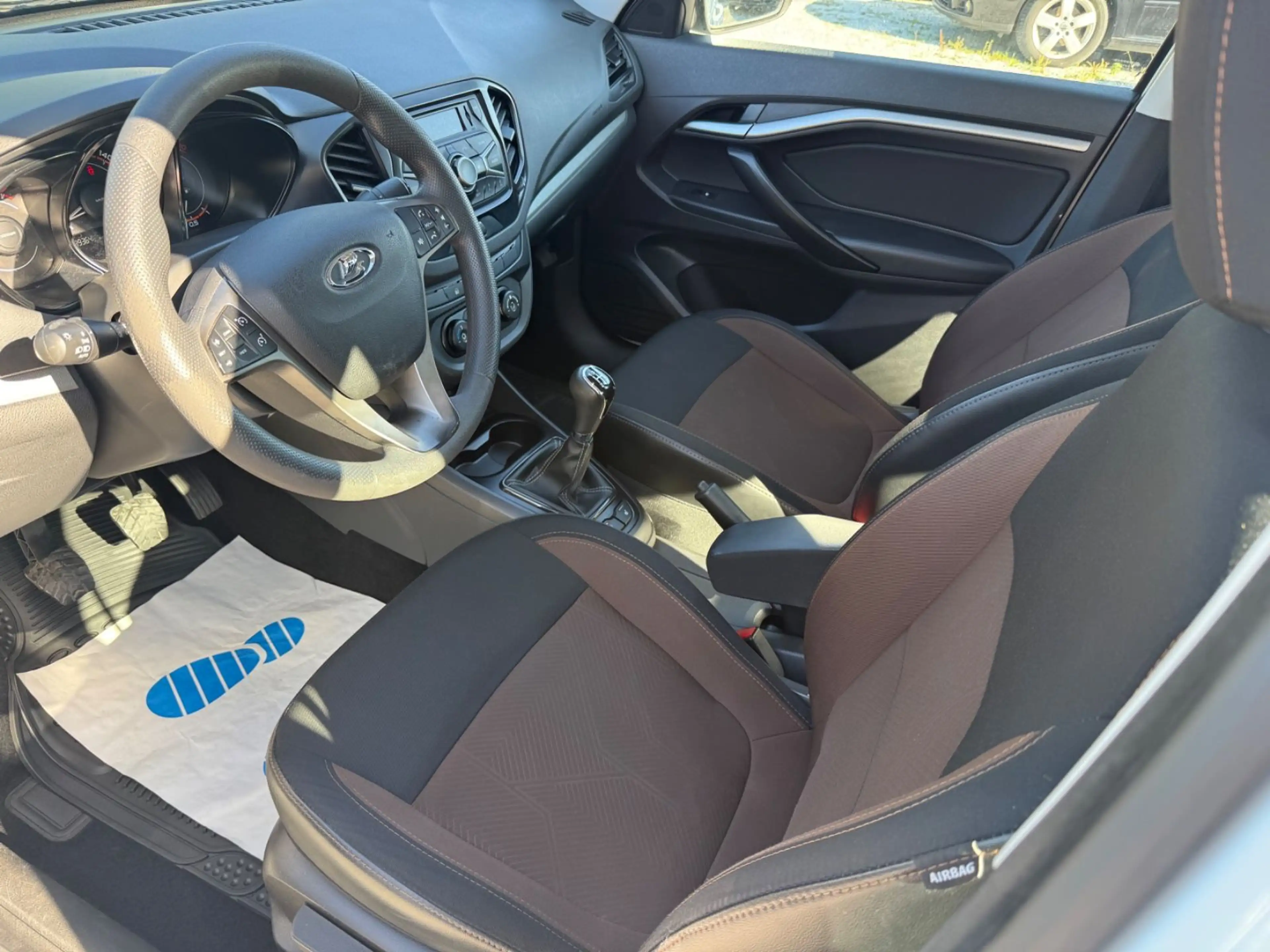 Lada Vesta 1.6 Luxus / KLIMAAUT / SITZHZG / TEMP — photo 11